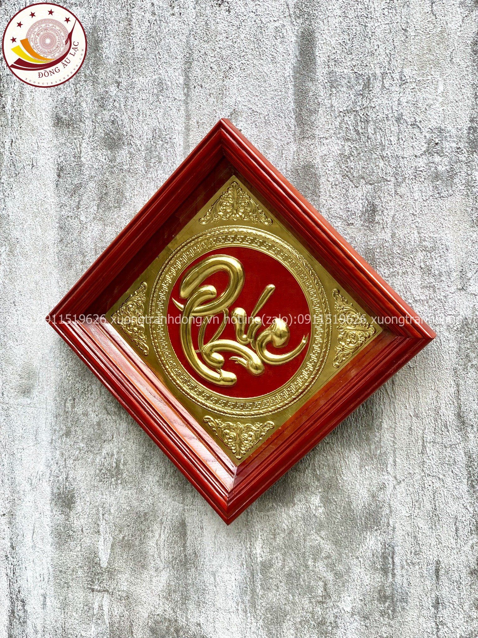 tranh qua tang chu phuc bang dong vang kich thuoc 38x38cm mau 3 xuong tranh dong
