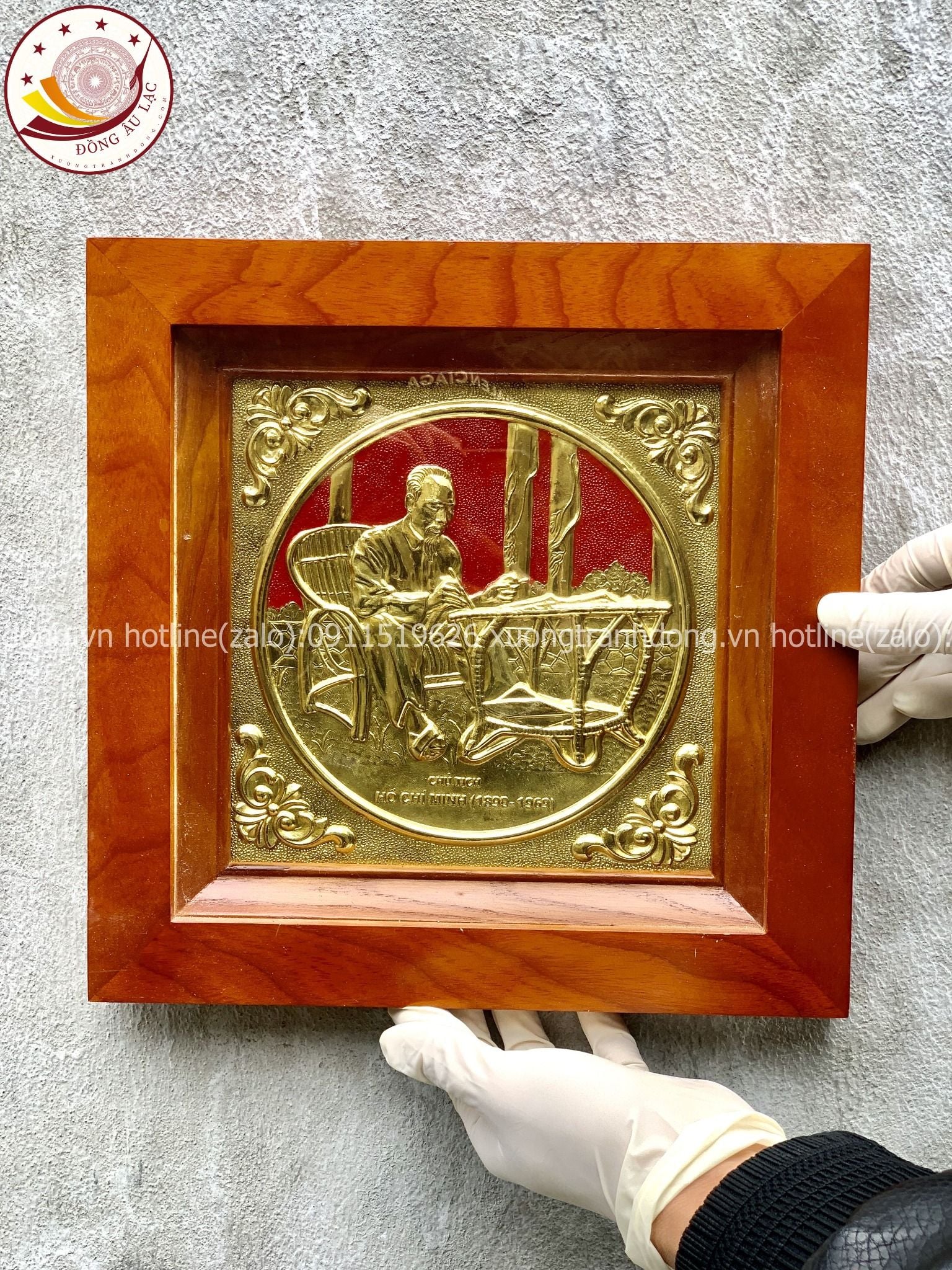 tranh qua tang danh nhan tranh bac ho ngoi ghe may dong vang kich thuoc 38x38cm mau 2 xuong tranh dong