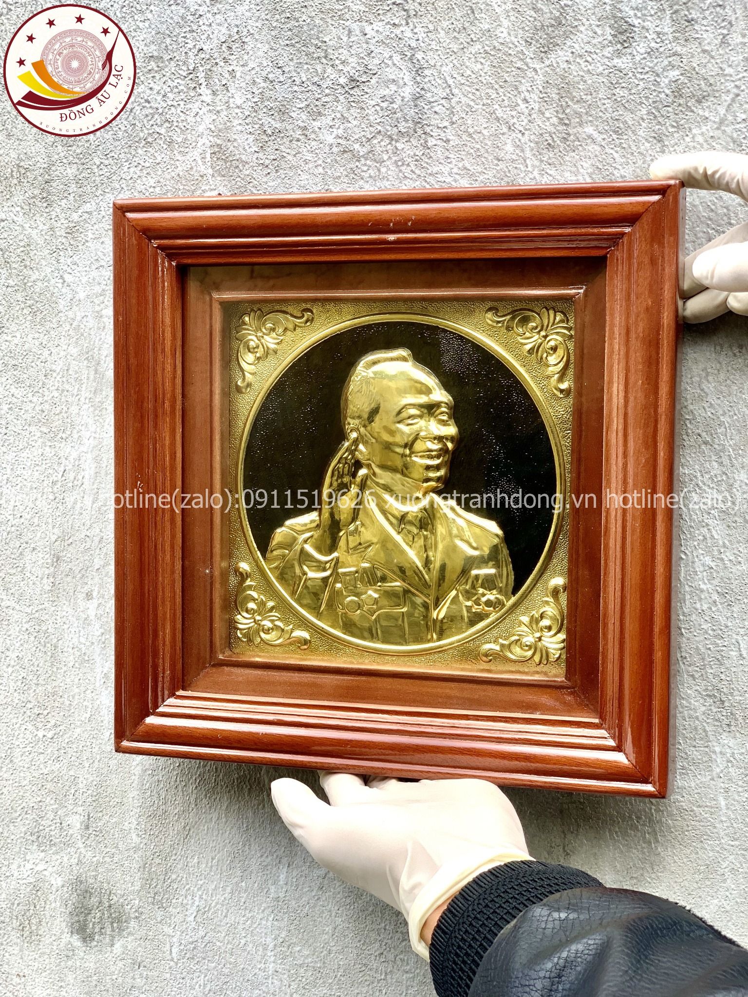 tranh qua tang danh nhan chan dung bac giap dong vang kich thuoc 38x38cm xuong tranh dong