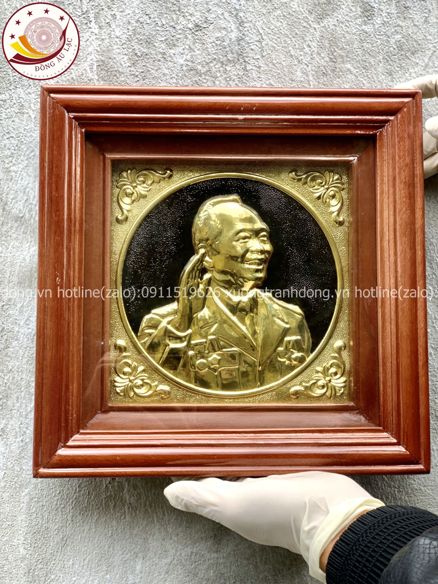 tranh qua tang danh nhan chan dung bac giap dong vang kich thuoc 38x38cm xuong tranh dong