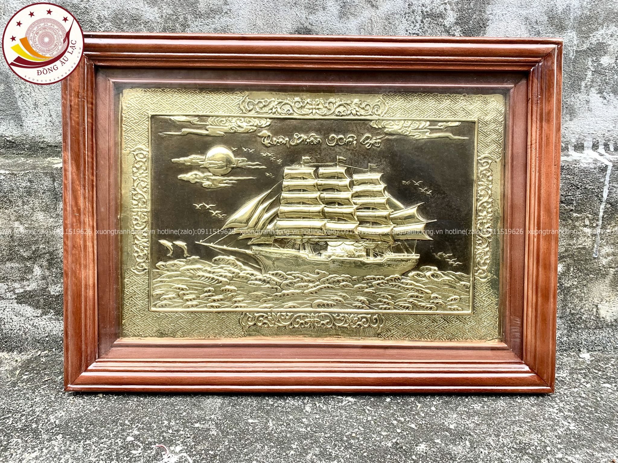 tranh qua tang thuan buom xuoi gio dong vang kich thuoc 48x68cm xuong tranh dong