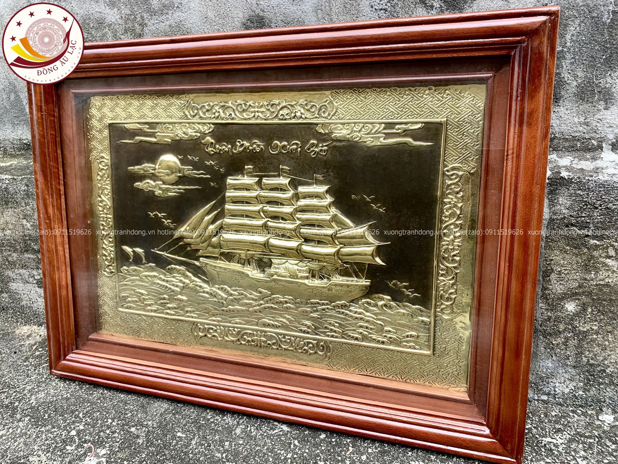 tranh qua tang thuan buom xuoi gio dong vang kich thuoc 48x68cm xuong tranh dong