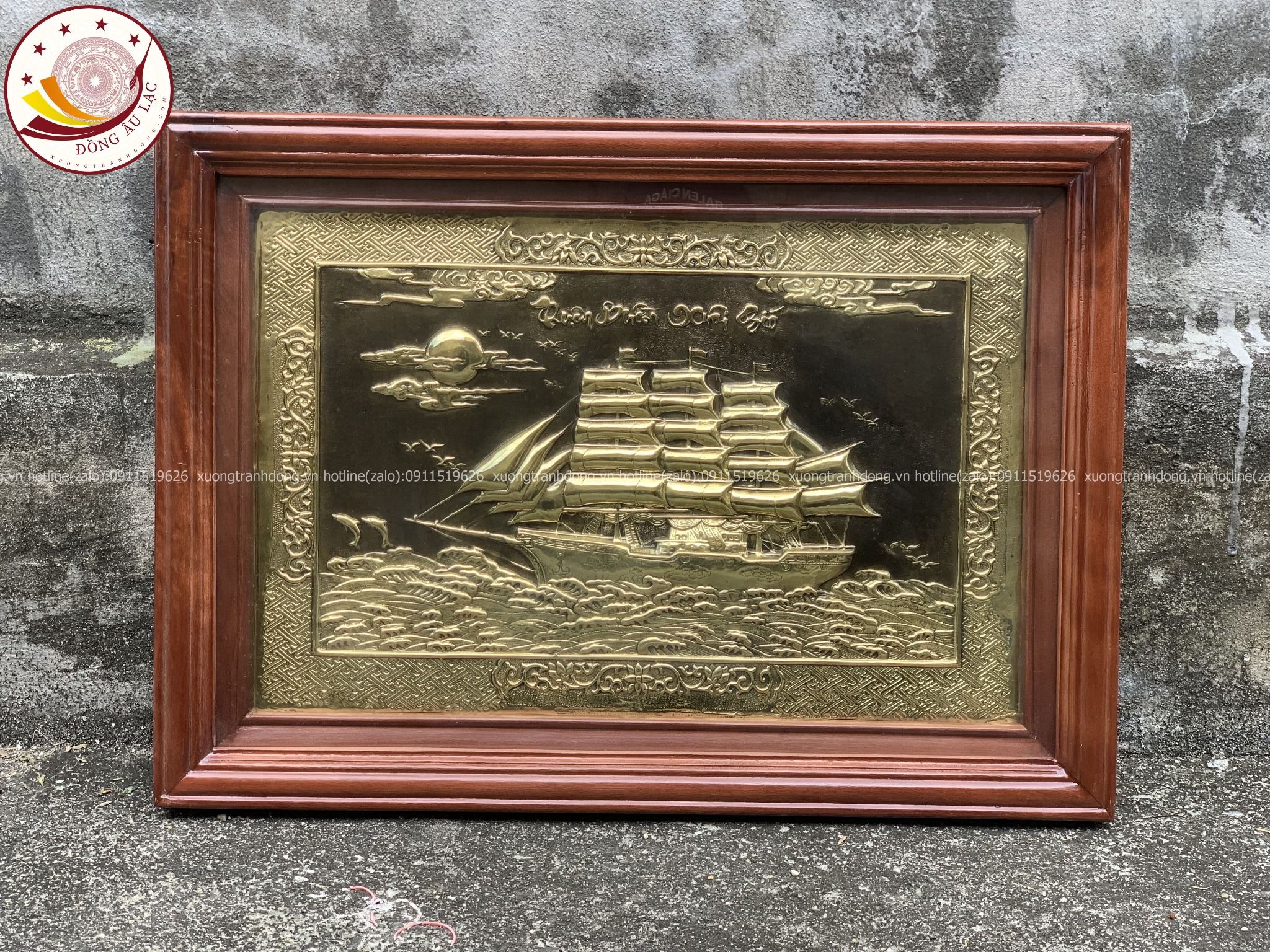 tranh qua tang thuan buom xuoi gio dong vang kich thuoc 48x68cm xuong tranh dong