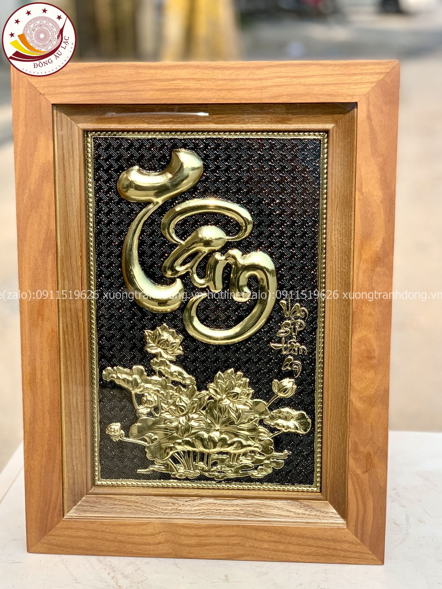 tranh qua tang chu tam bang dong vang kich thuoc 28x38cm mau 2 xuong tranh dong