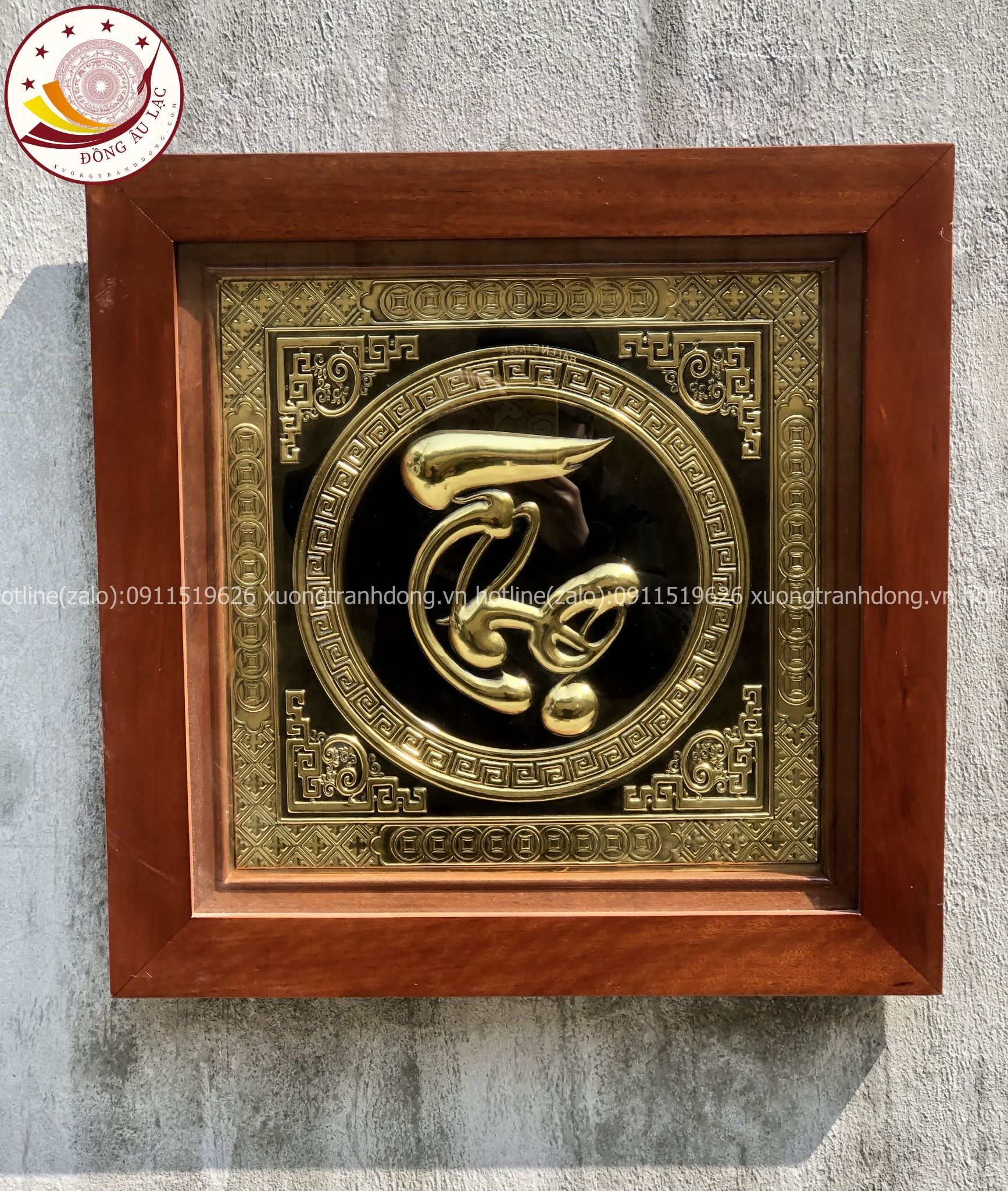 tranh qua tang chu tho bang dong vang kich thuoc 45x45cm xuong tranh dong