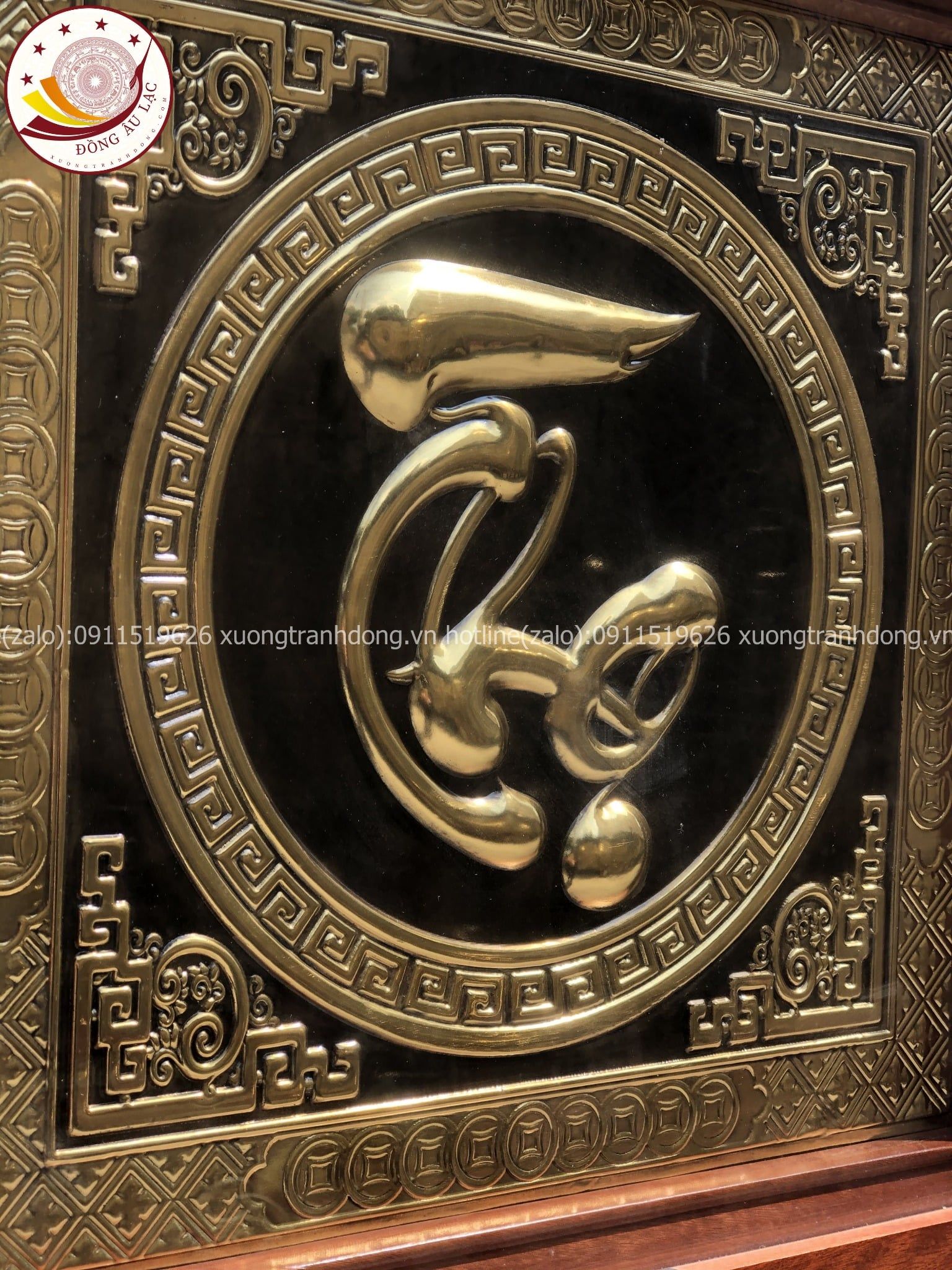 tranh qua tang chu tho bang dong vang kich thuoc 45x45cm xuong tranh dong