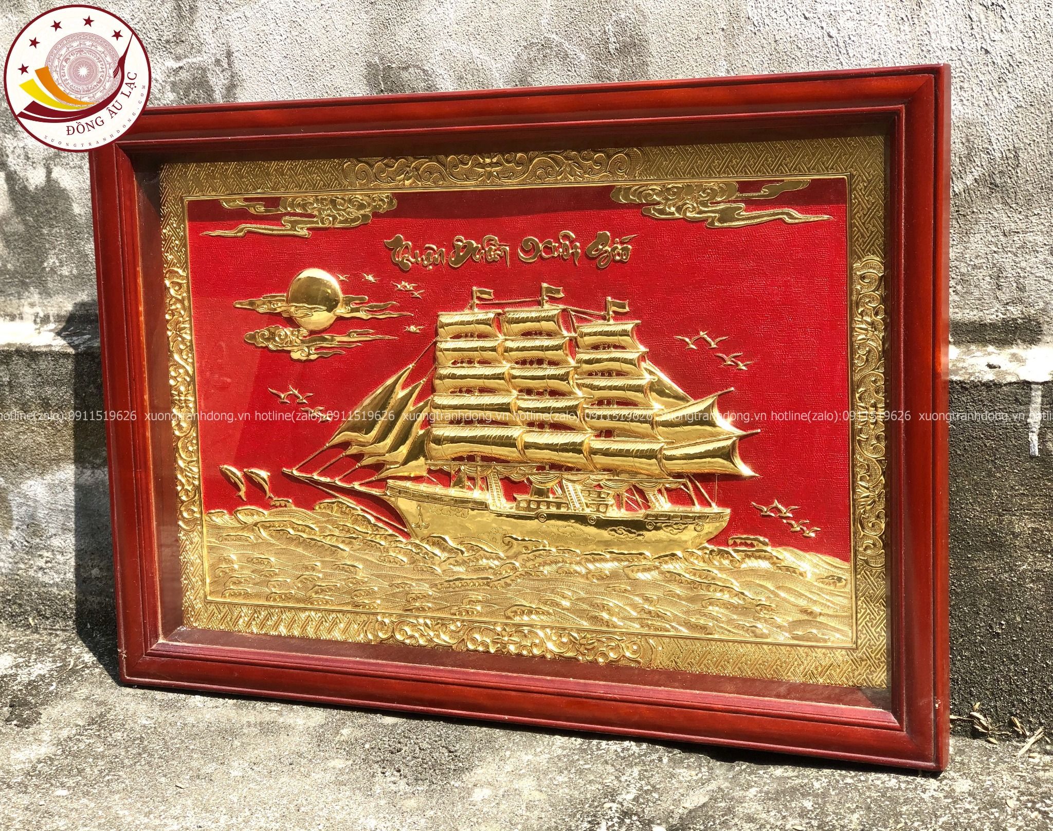 tranh qua tang thuan buom xuoi gio dong vang dat vang kich thuoc 48x68cm xuong tranh dong