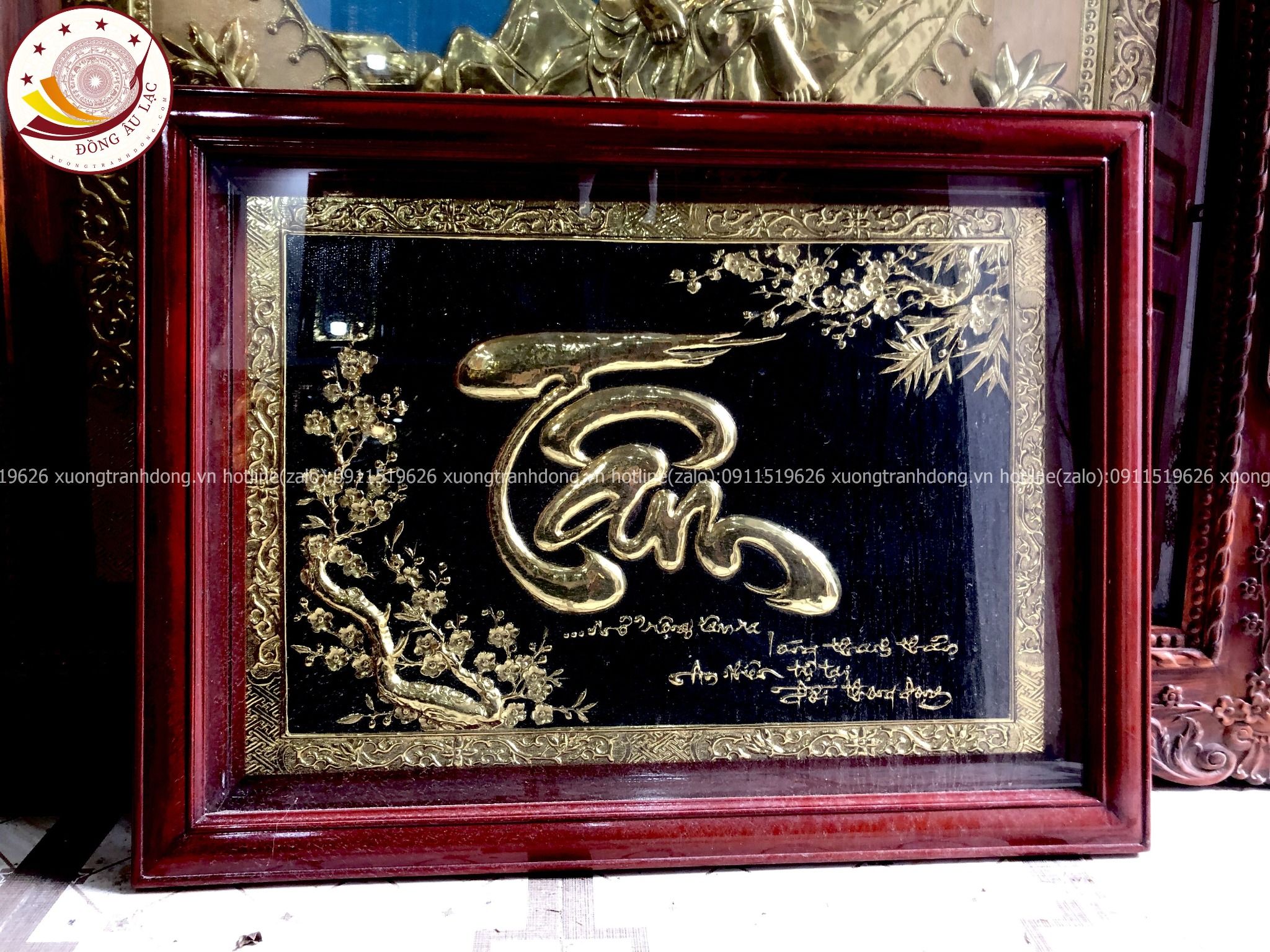 tranh qua tang chu tam bang dong vang kich thuoc 61x81cm xuong tranh dong