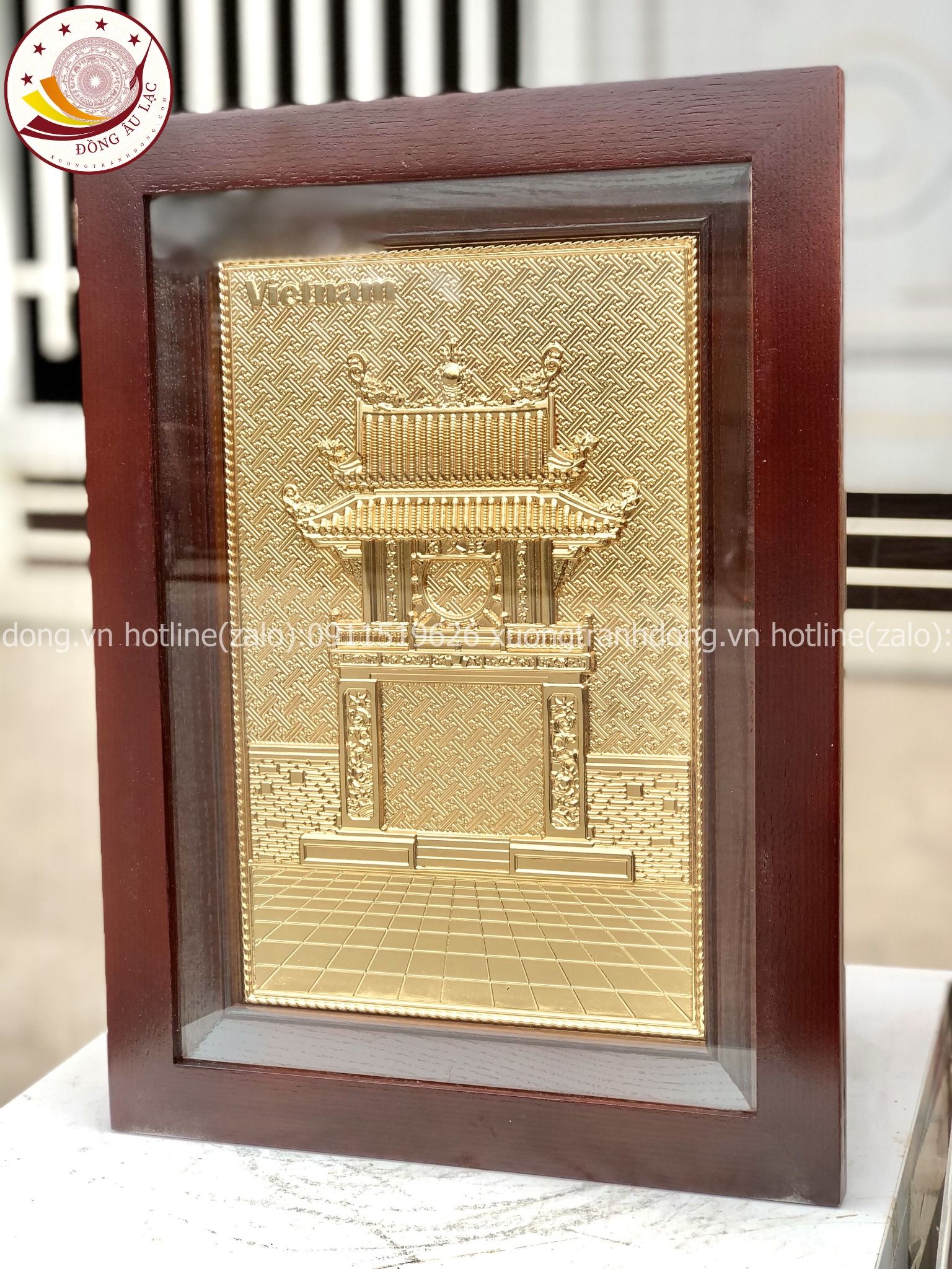 tranh qua tang danh lam van mieu bang dong vang ma vang 24k kich thuoc 28x38cm mau 1 xuong tranh dong