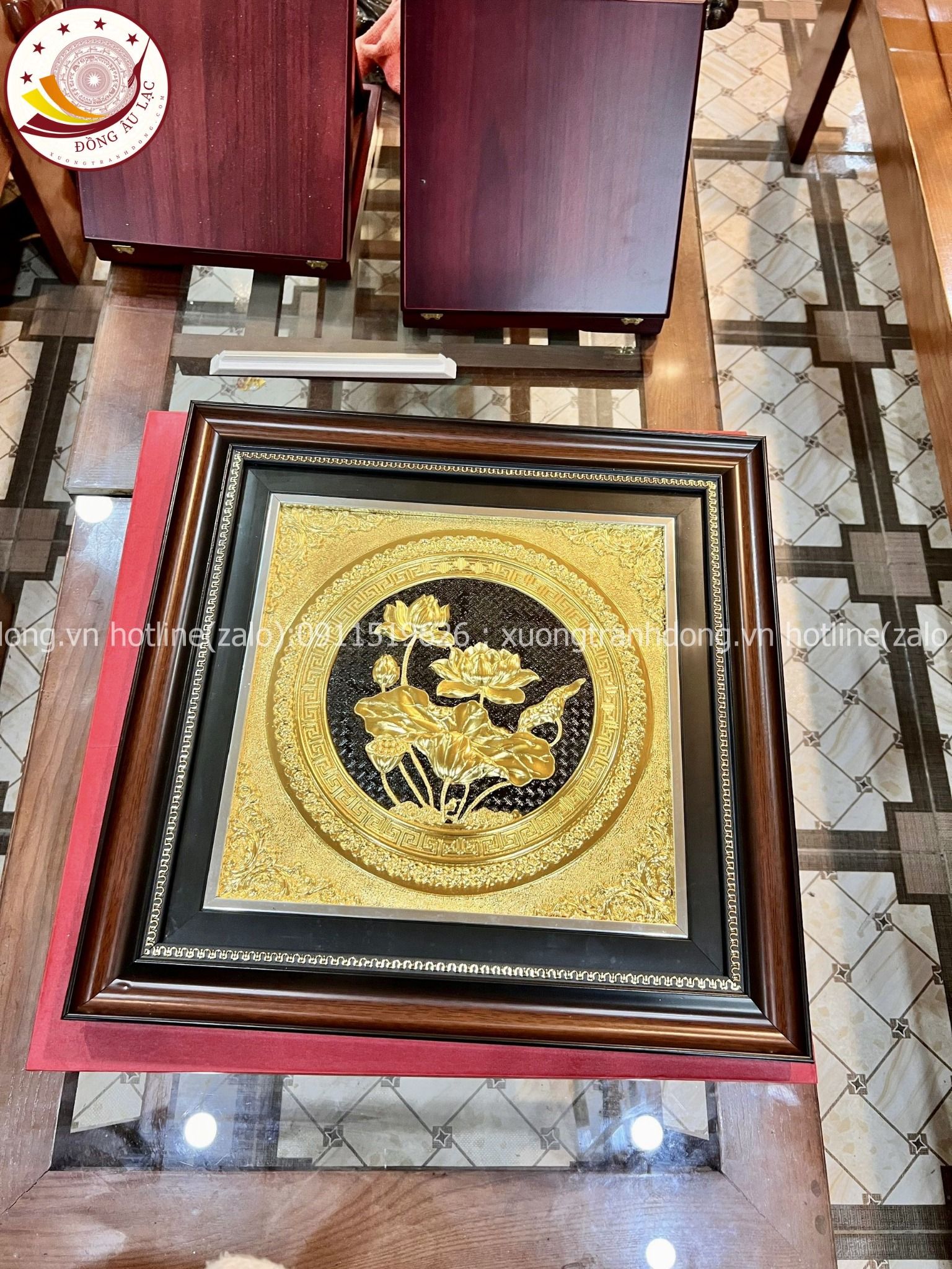tranh qua tang hoa sen dong vang ma vang 24k kich thuoc 42x42cm mau 2 xuong tranh dong
