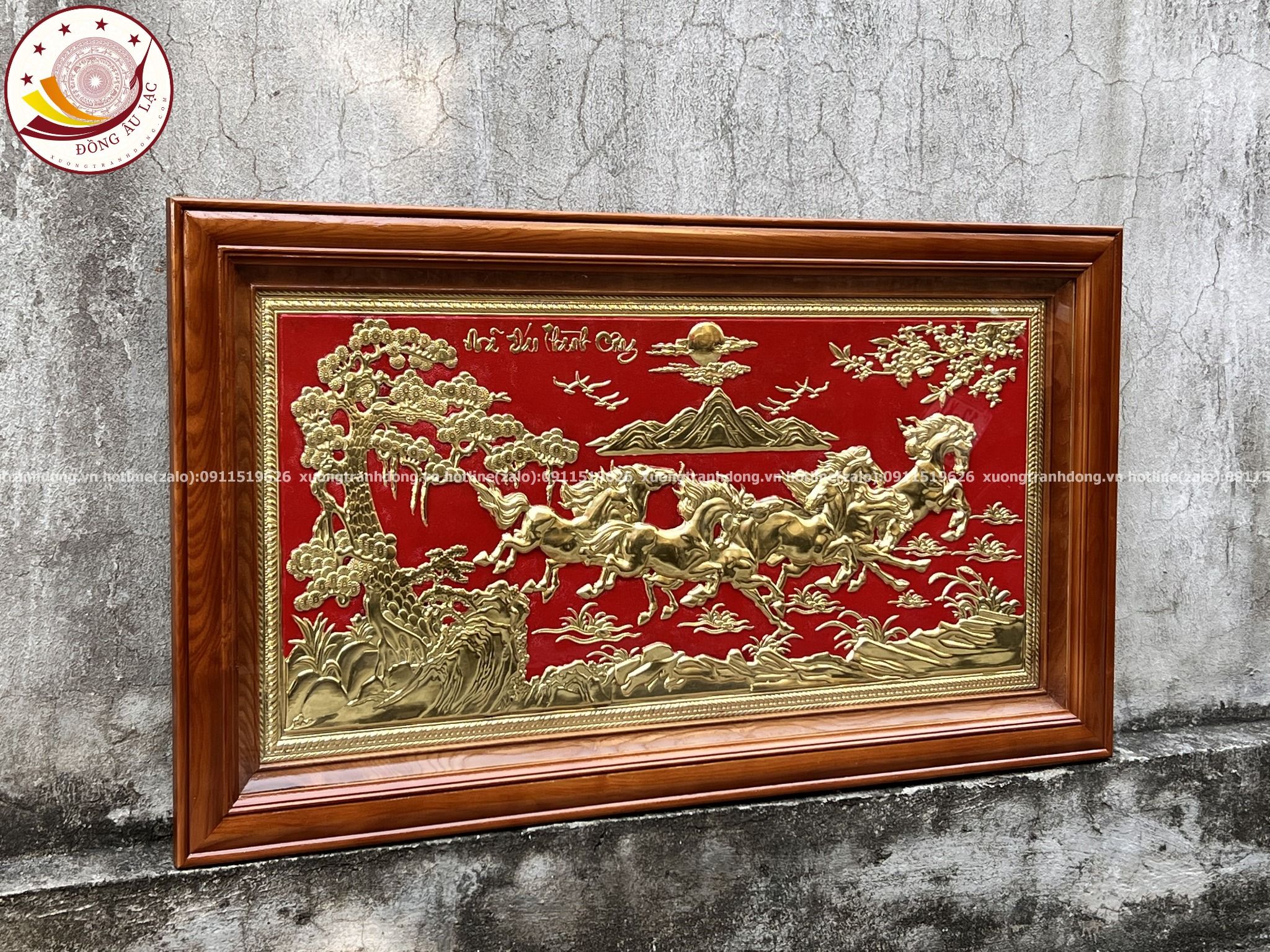 tranh qua tang ma dao thanh cong dong vang nen do kich thuoc 50x90cm mau 1 xuong tranh dong