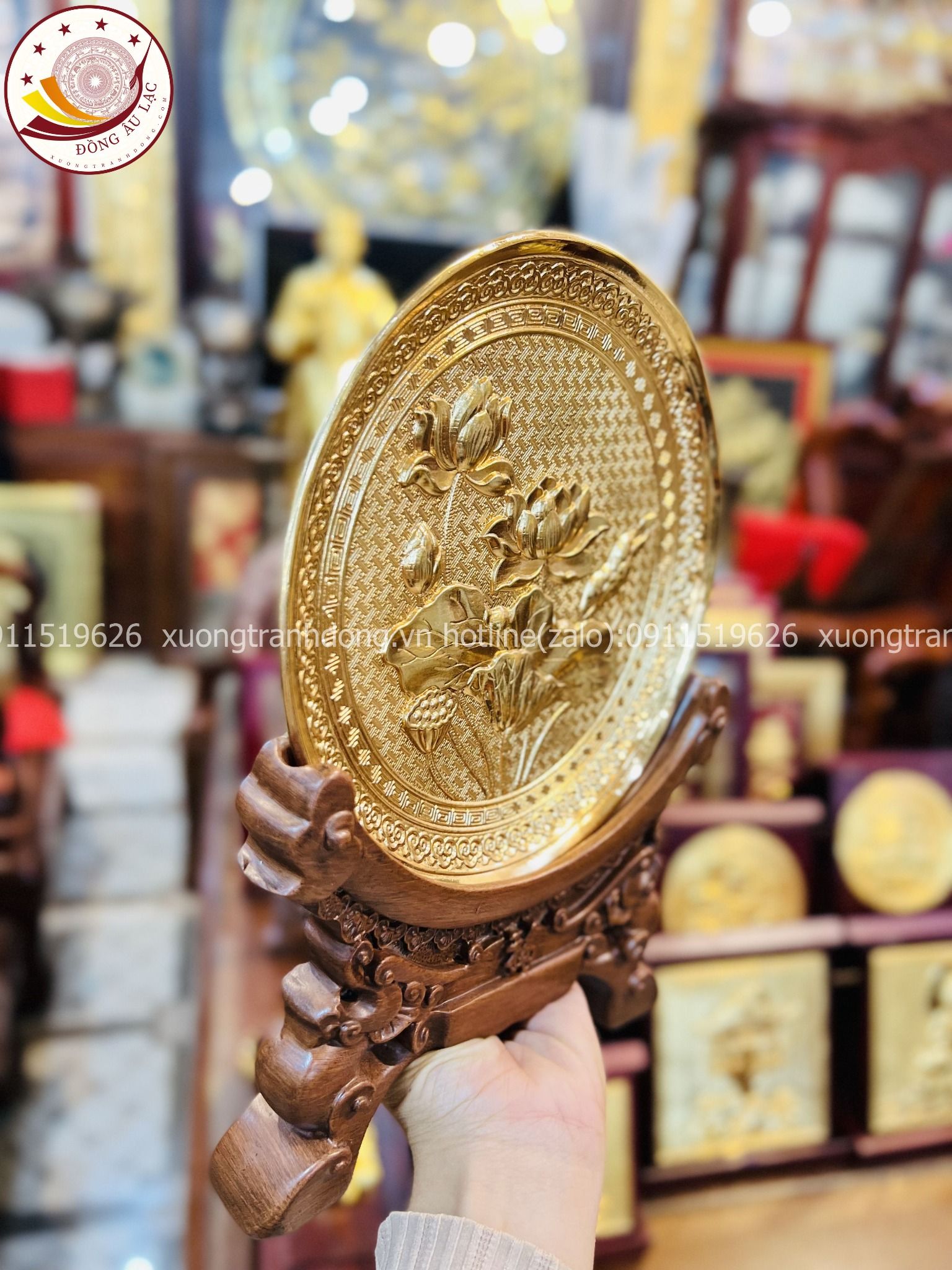 tranh qua tang hoa sen dia dong vang ma vang 24k de ban de go duong kinh 20cm mau 1 xuong tranh dong