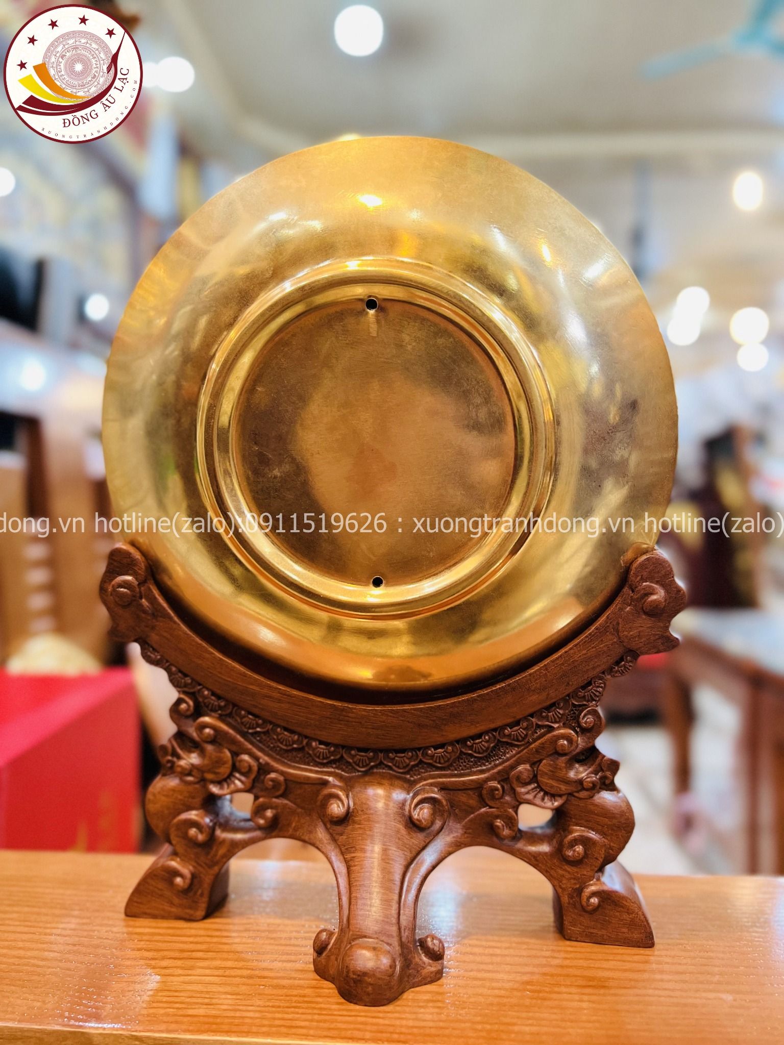 tranh qua tang hoa sen dong vang ma vang 24k de ban duong kinh 26cm xuong tranh dong