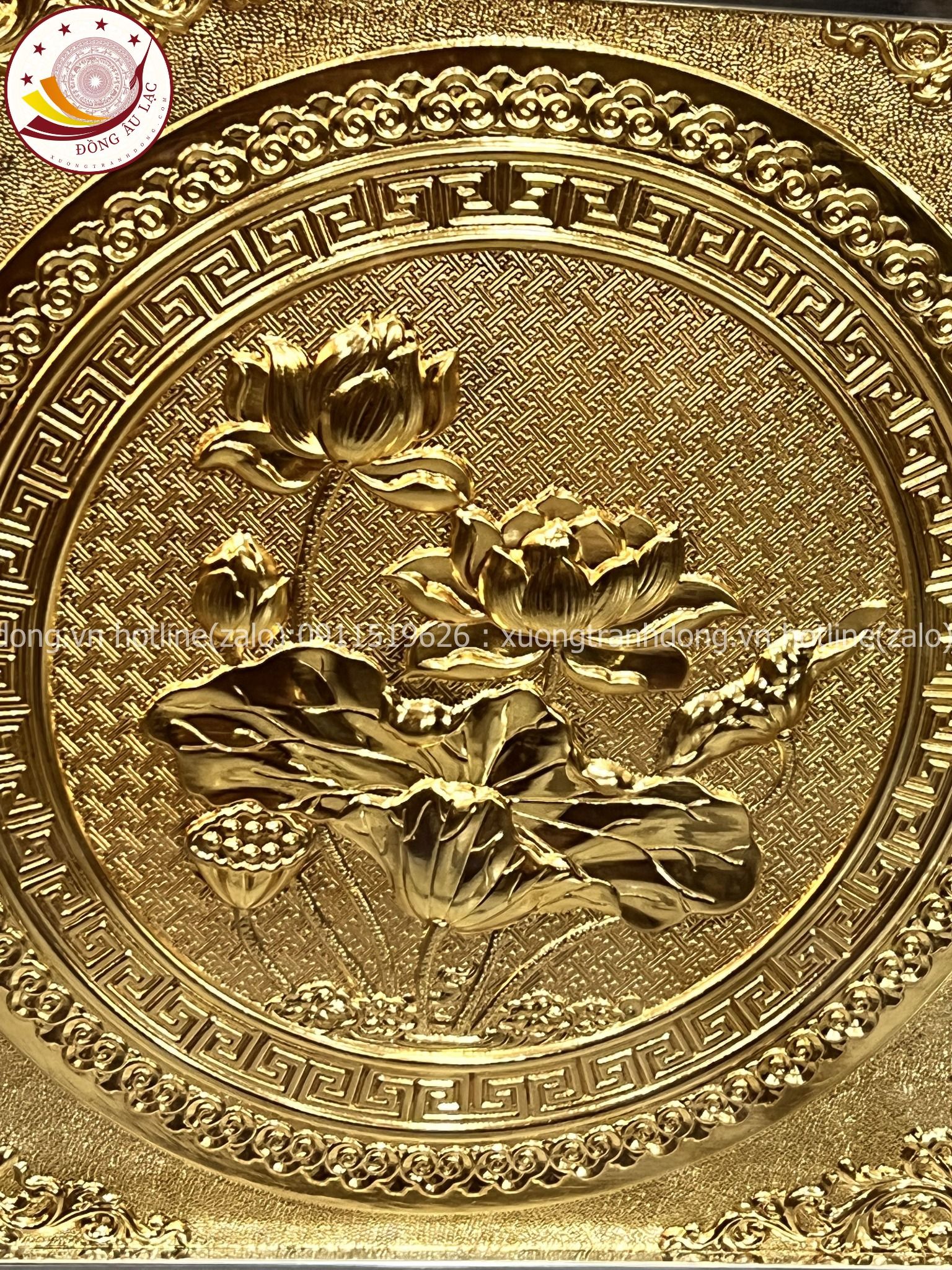 tranh qua tang hoa sen dong vang ma vang 24k kich thuoc 42x42cm mau 1 xuong tranh dong