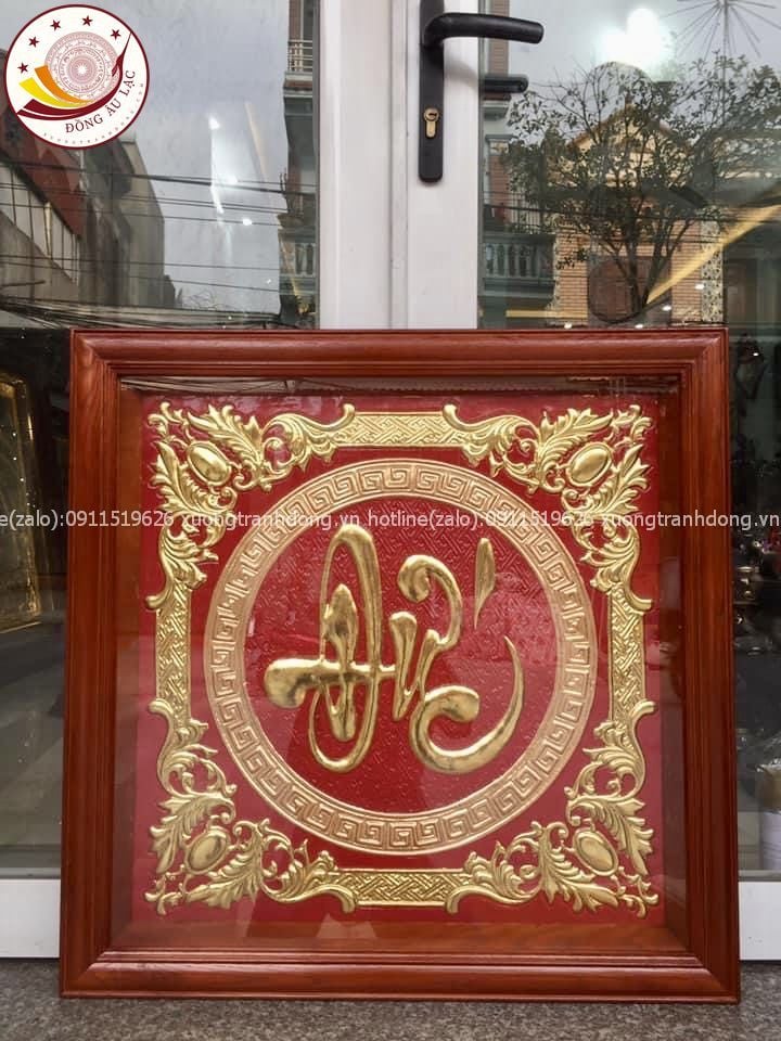 tranh qua tang chu duc bang dong do dat vang kich thuoc 70x70cm xuong tranh dong