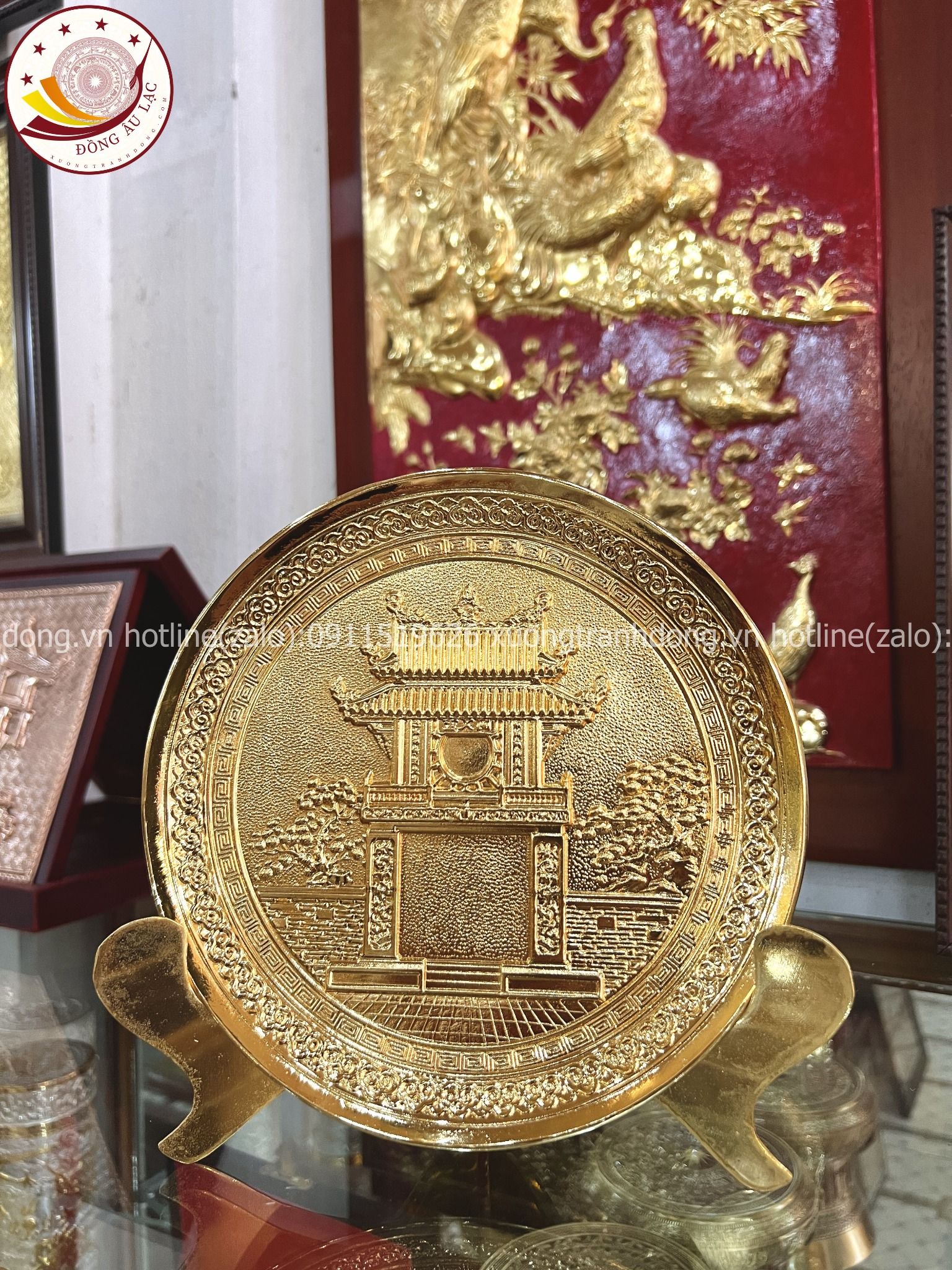tranh qua tang danh lam van mieu bang dong vang ma vang 24k de ban duong kinh 20cm mau 3 xuong tranh dong
