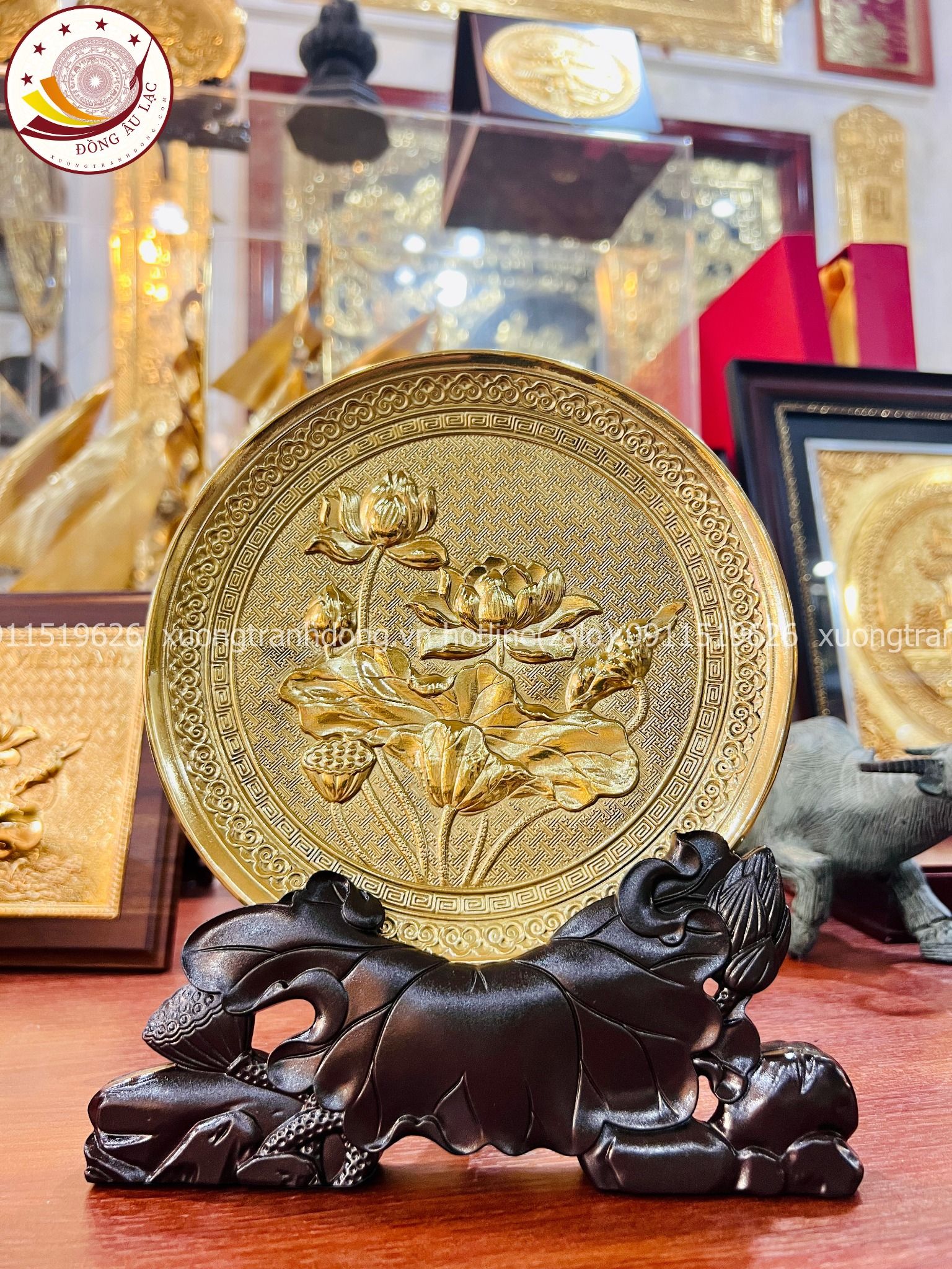 tranh qua tang hoa sen dia dong vang de ban de go duong kinh 20cm xuong tranh dong