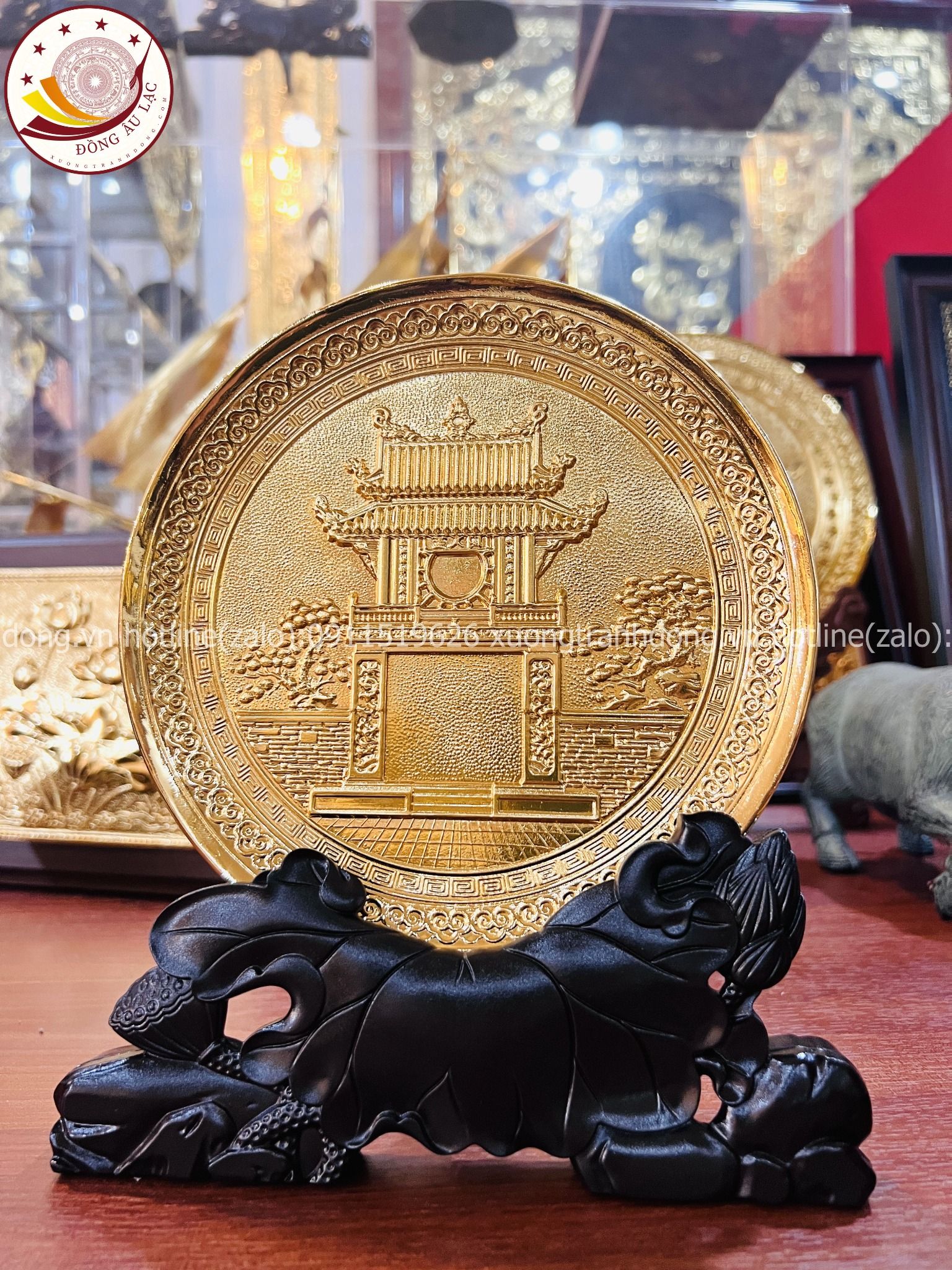 tranh qua tang danh lam van mieu bang dong vang ma vang 24k de ban duong kinh 20cm mau 2 xuong tranh dong