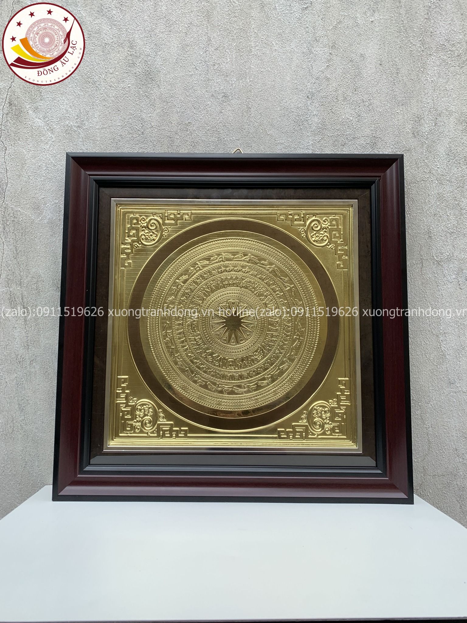 tranh qua tang tranh trong bang dong vang kich thuoc 52x52cm xuong tranh dong