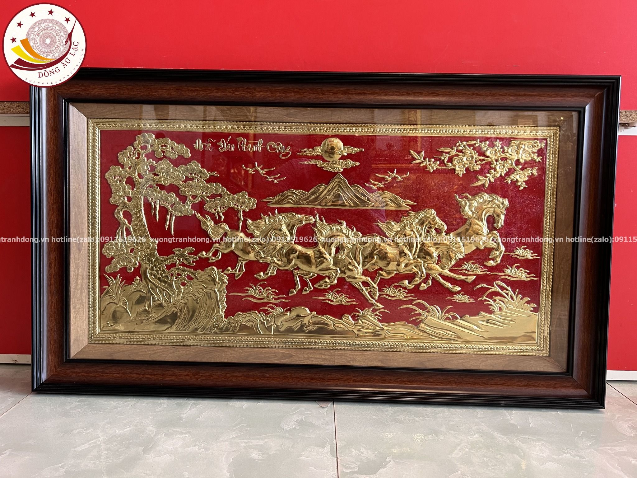 tranh qua tang ma dao thanh cong dong vang nen do kich thuoc 52x92cm mau 2 xuong tranh dong