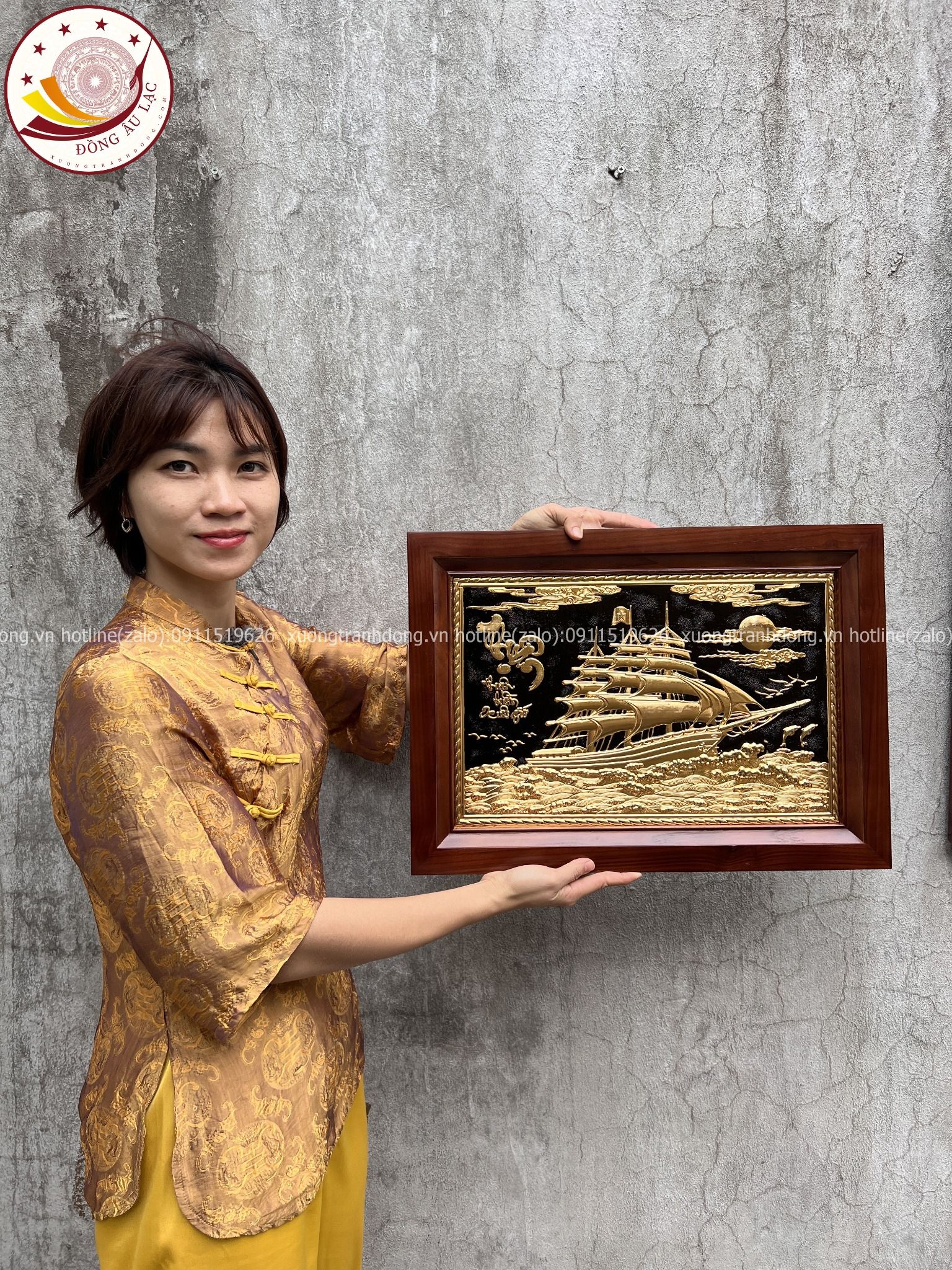 tranh qua tang thuan buom xuoi gio dong vang dat vang kich thuoc 38x54cm mau 4 xuong tranh dong