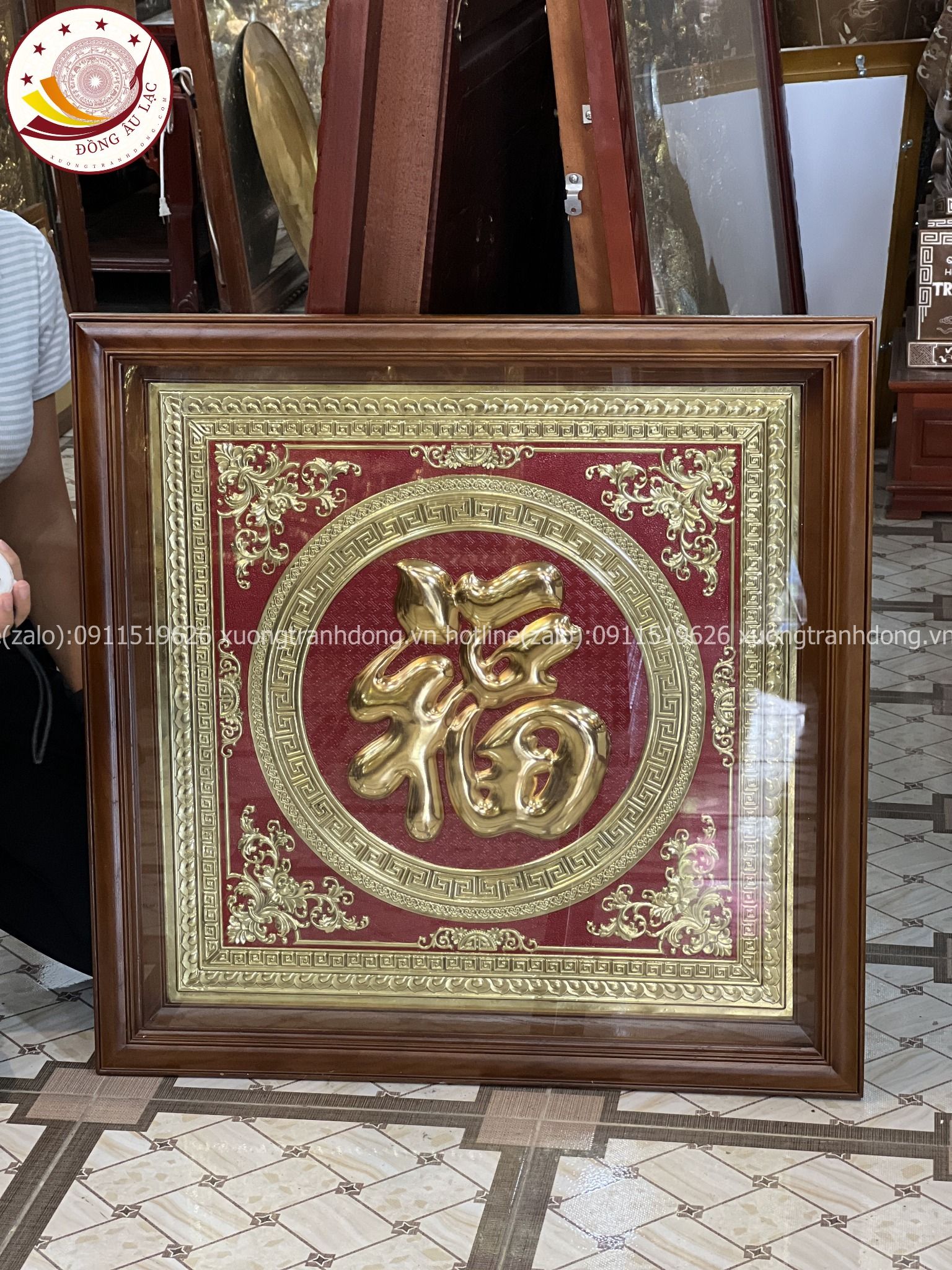 tranh qua tang chu phuc bang dong vang ma vang phan chu kich thuoc 68x68cm mau 3 xuong tranh dong