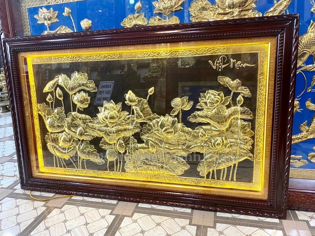 tranh hoa sen dong vang gia co 1m47x89cm xuong tranh dong