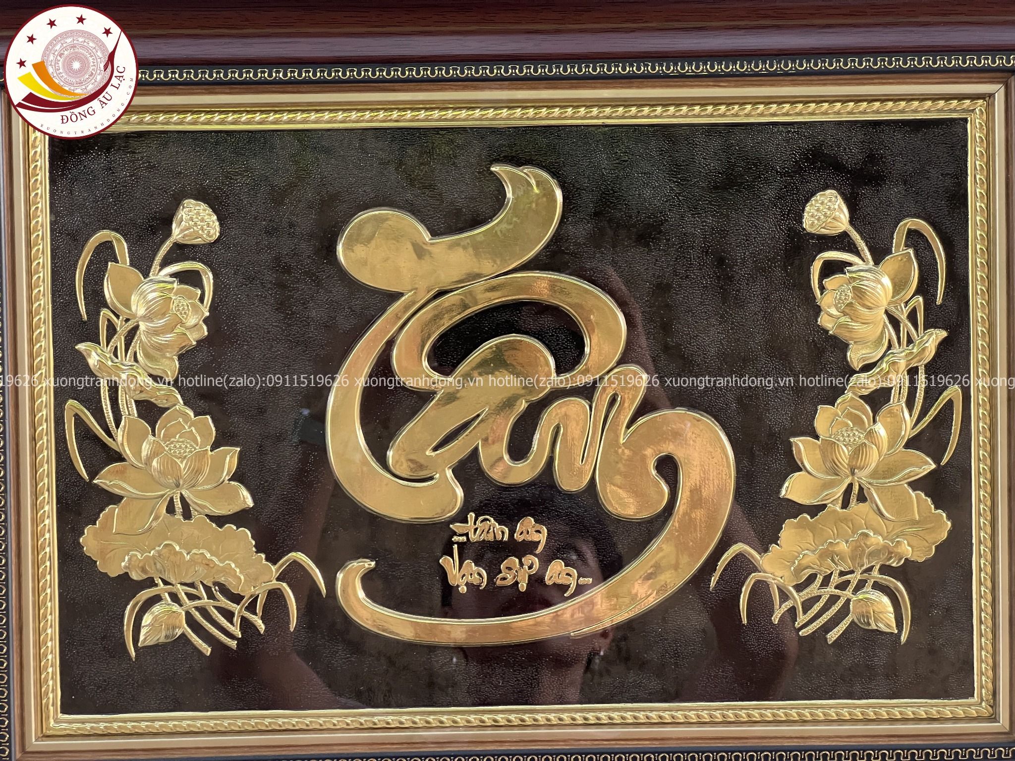 tranh qua tang chu tam bang dong vang kich thuoc 38x54cm mau 2 xuong tranh dong