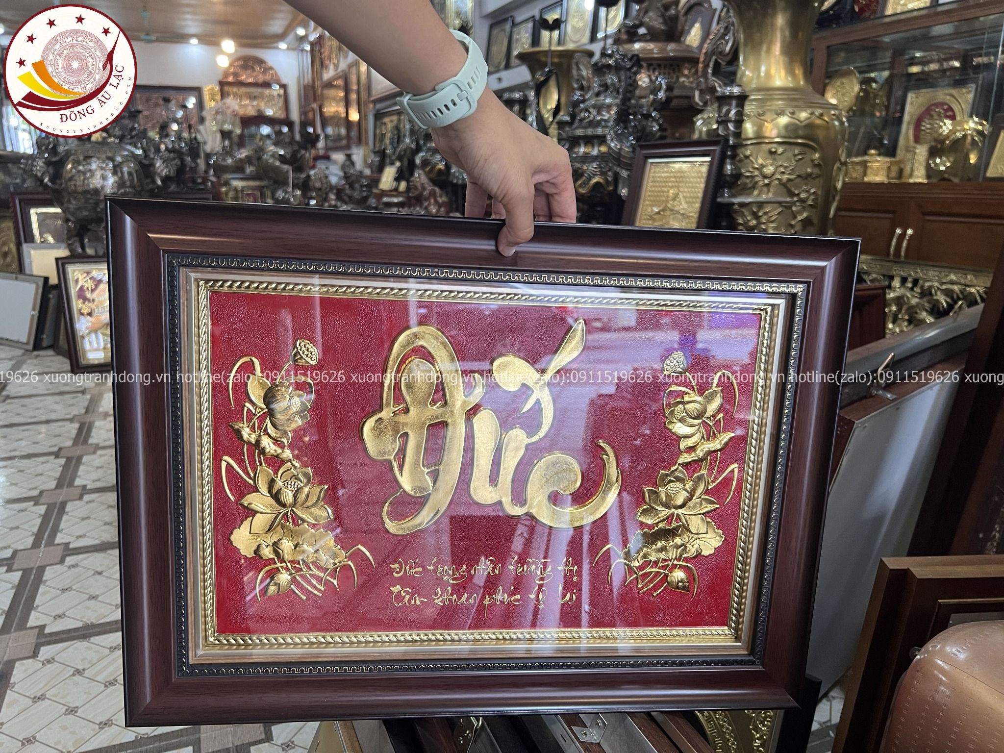 tranh qua tang chu duc bang dong vang dat vang kich thuoc 38x54cm mau 2 xuong tranh dong