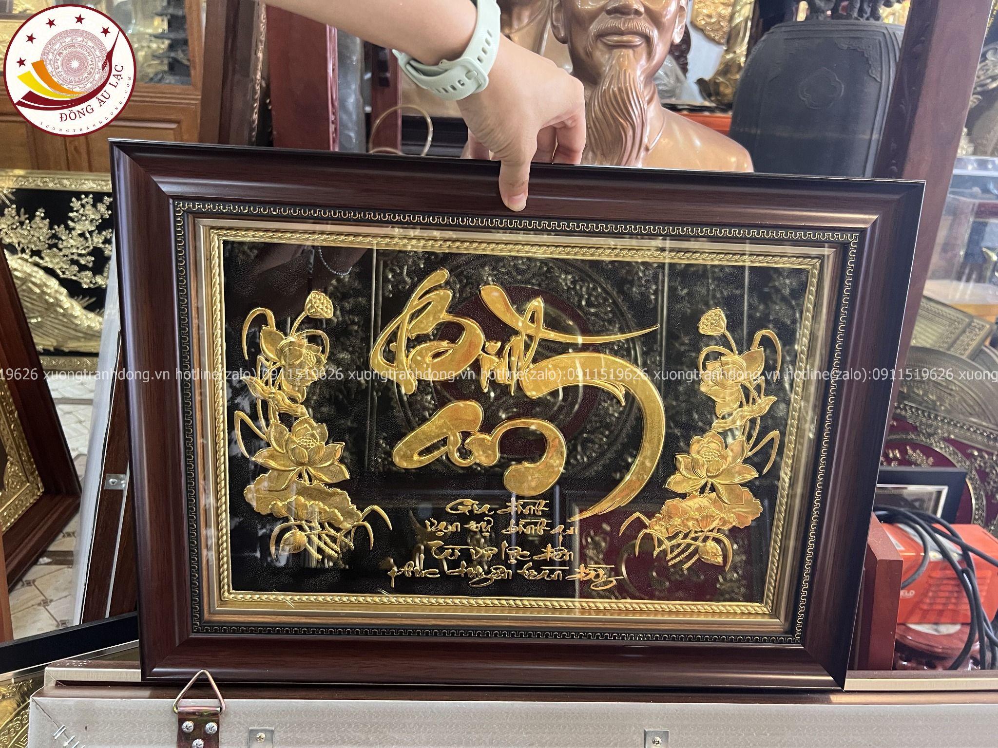 tranh qua tang chu binh an bang dong vang kich thuoc 38x54cm xuong tranh dong