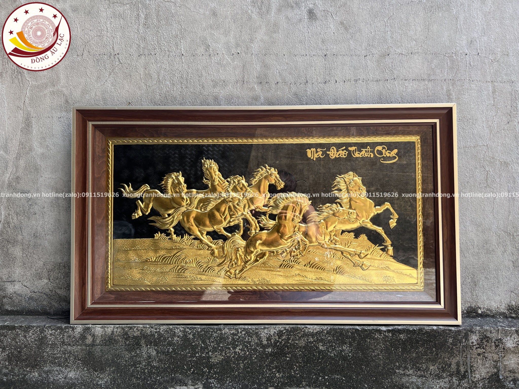 tranh qua tang ma dao thanh cong dong vang dat vang nen den kich thuoc 52x92cm xuong tranh dong