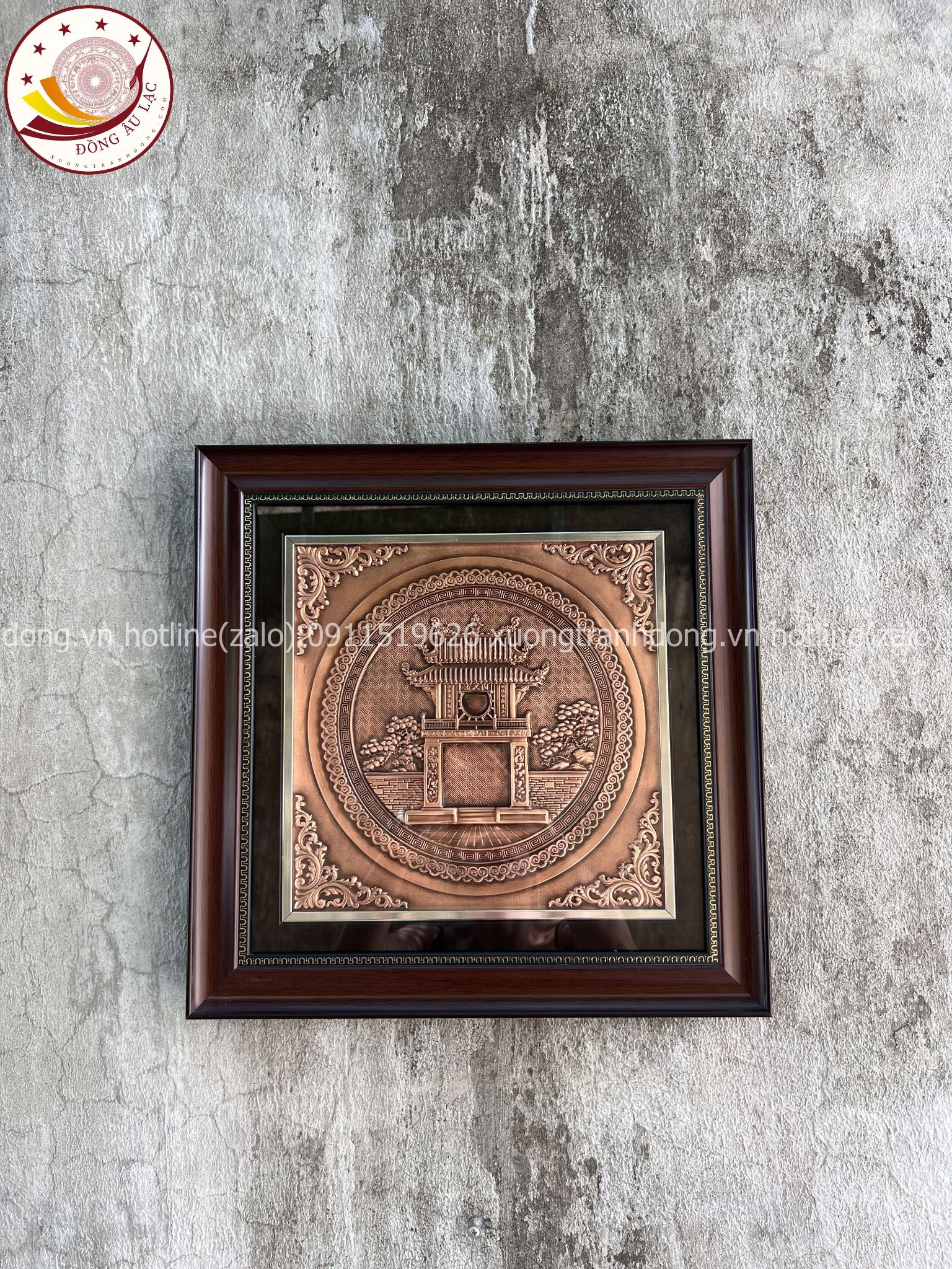 tranh qua tang danh lam van mieu bang dong do kich thuoc 42x42cm xuong tranh dong