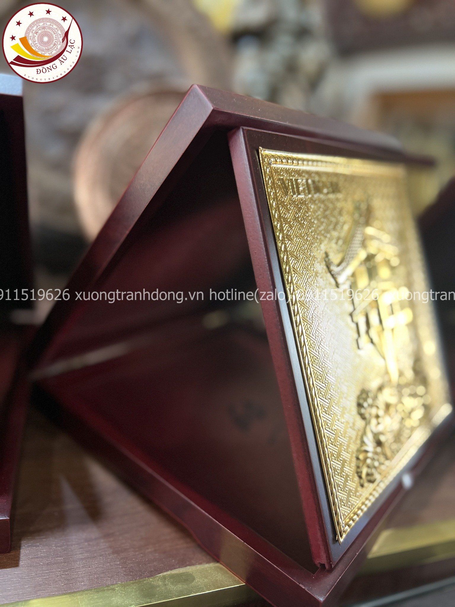 tranh qua tang danh lam chua mot cot dong vang de ban ma vang 24k kich thuoc 23x23cm xuong tranh dong