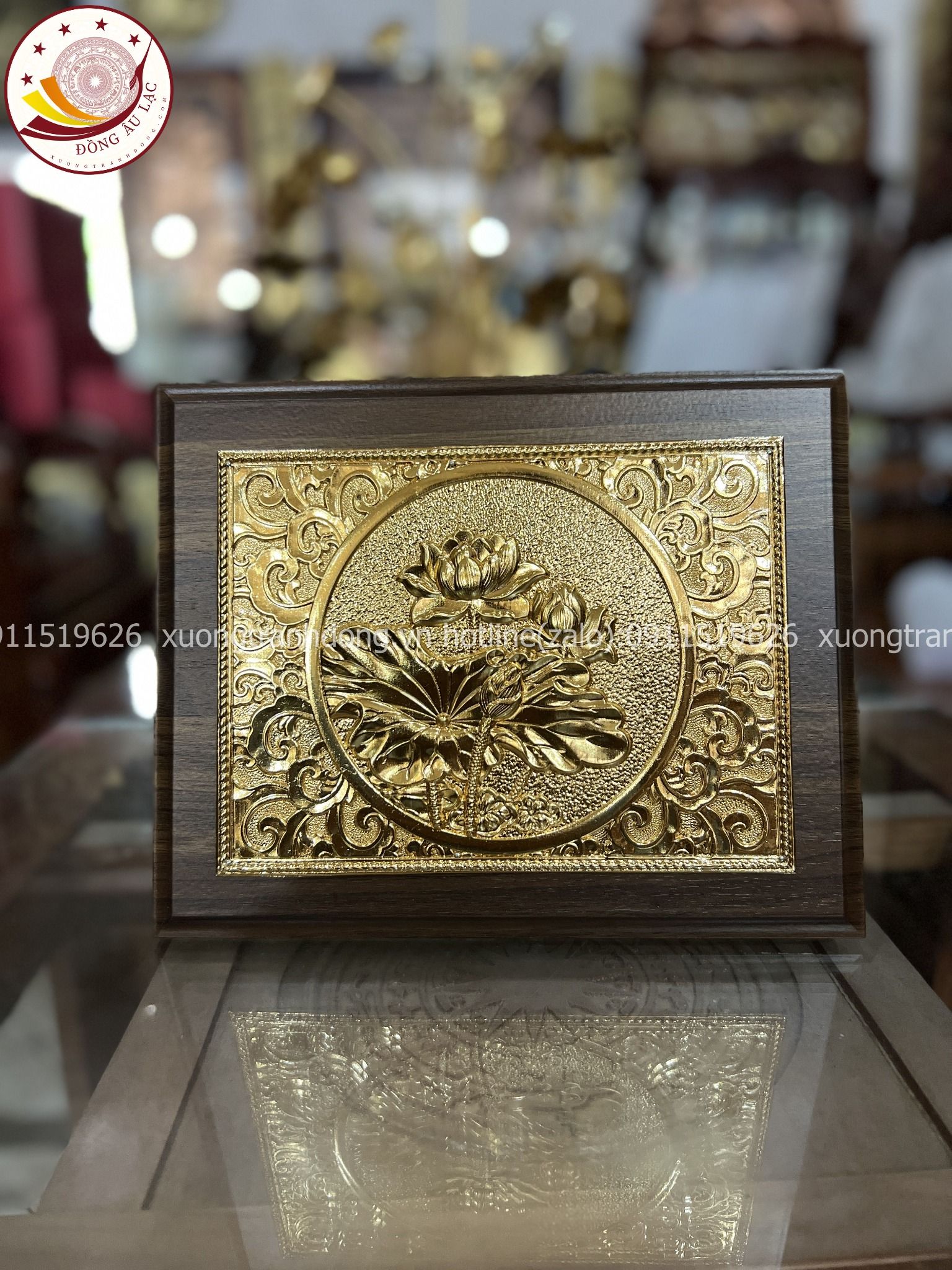 tranh qua tang hoa sen bang dong vang ma vang 24k de ban kich thuoc 20x25cm mau 1 xuong tranh dong