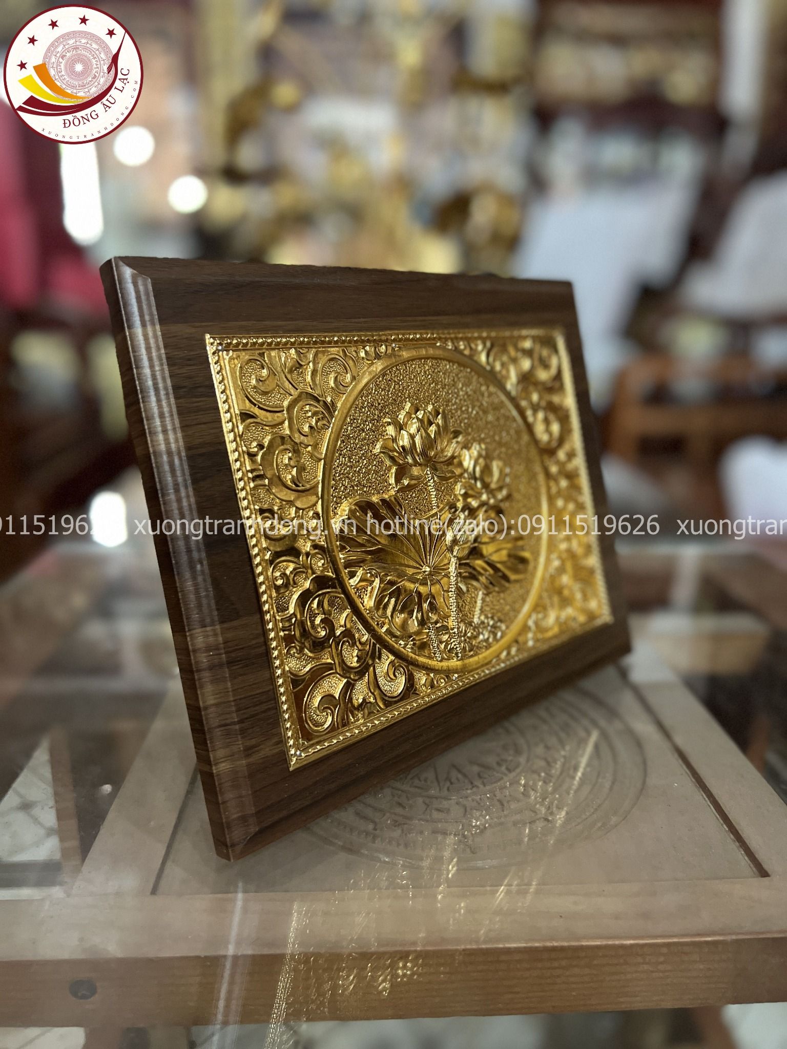 tranh qua tang hoa sen bang dong vang ma vang 24k de ban kich thuoc 20x25cm mau 1 xuong tranh dong