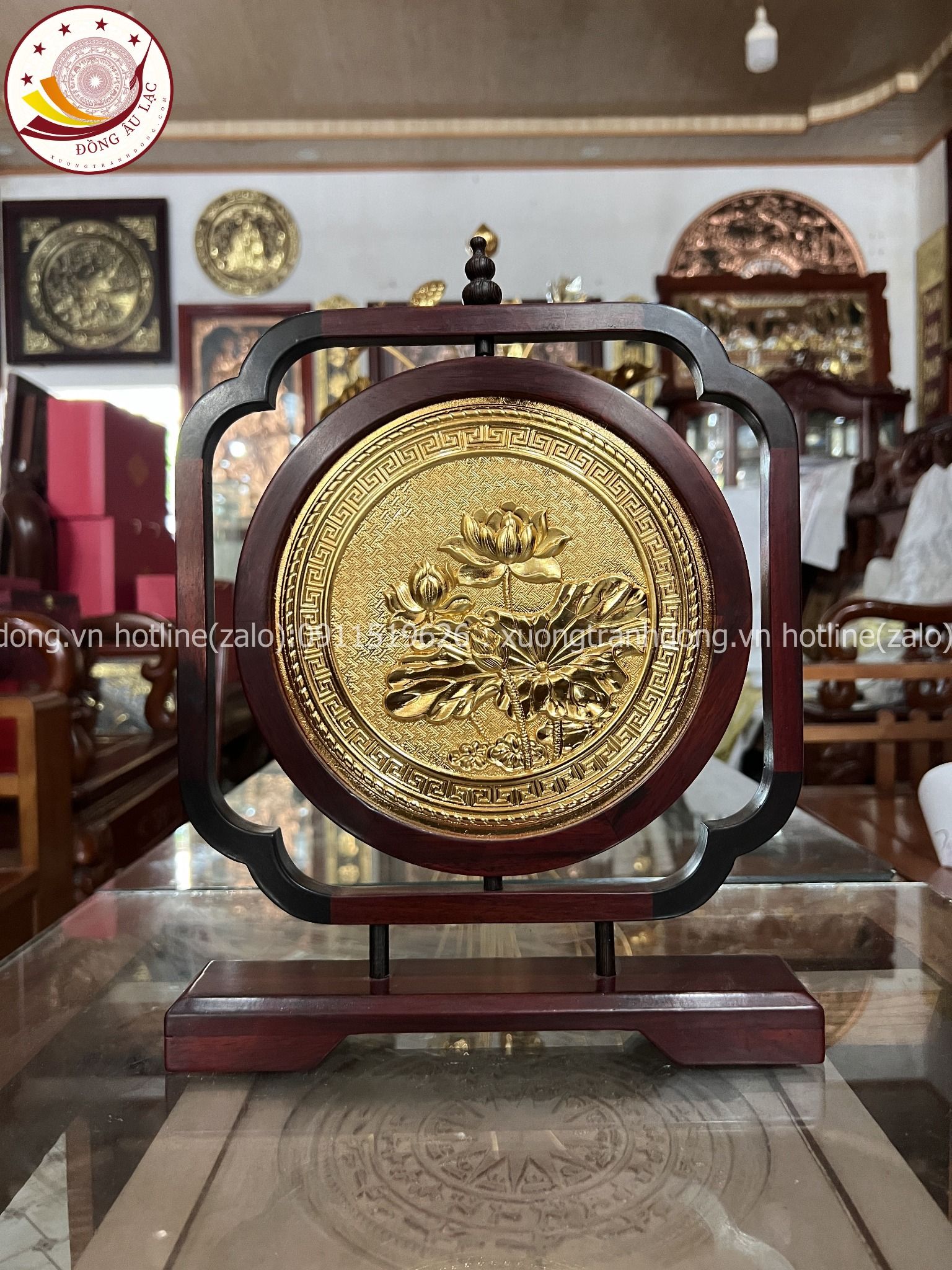 tranh qua tang hoa sen dong vang ma vang 24k de ban duong kinh 20cm xuong tranh dong