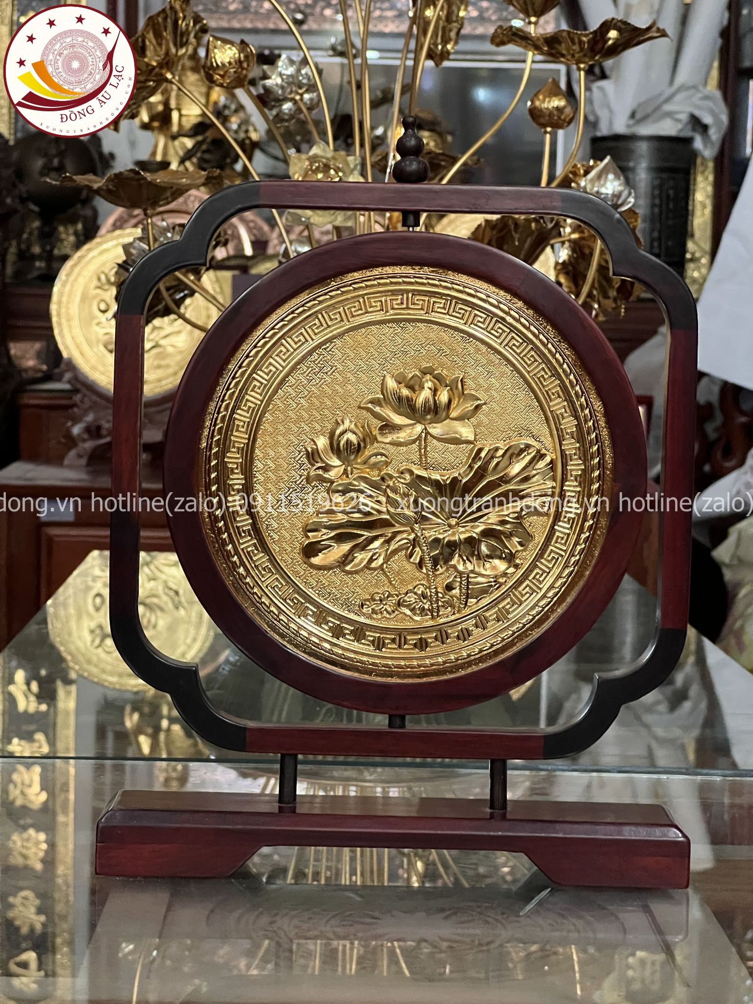 tranh qua tang hoa sen dong vang ma vang 24k de ban duong kinh 20cm xuong tranh dong