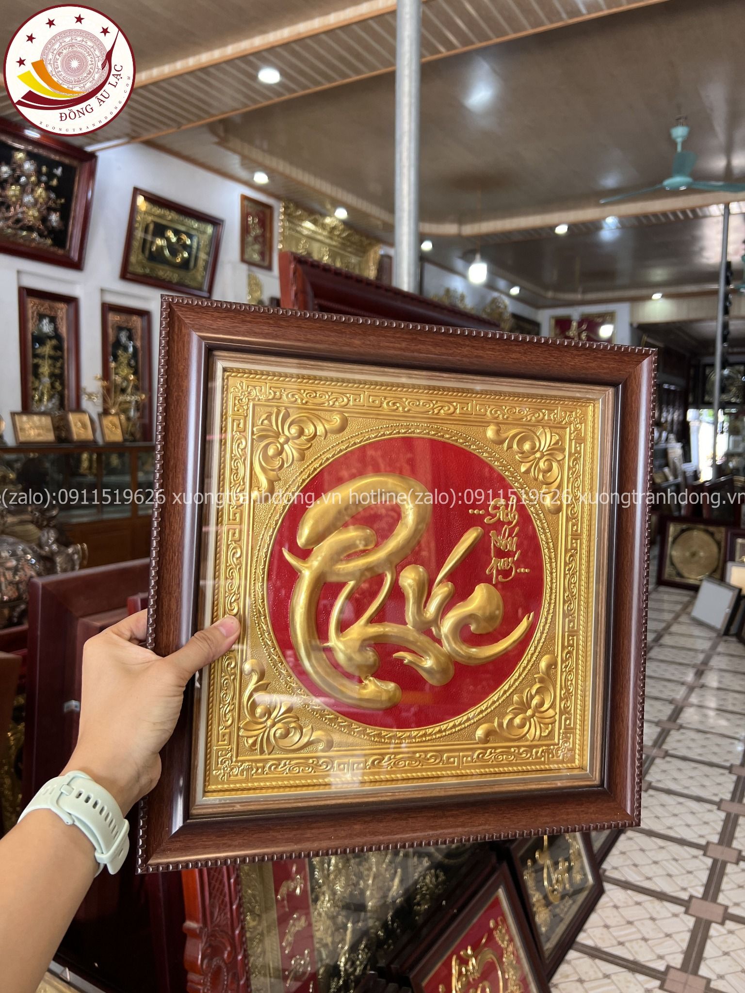 tranh qua tang chu phuc bang dong vang dat vang kich thuoc 42x42cm xuong tranh dong