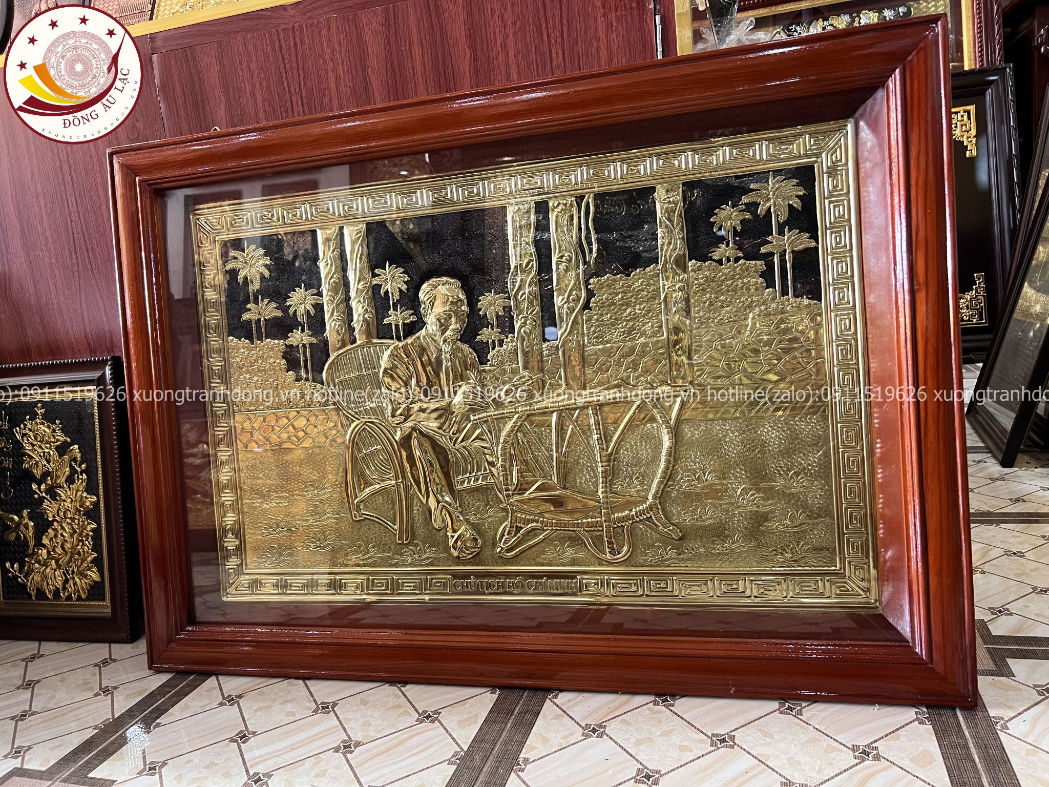 tranh qua tang danh nhan tranh bac ho ngoi ghe may dong vang kich thuoc 66x81cm mau 2 xuong tranh dong