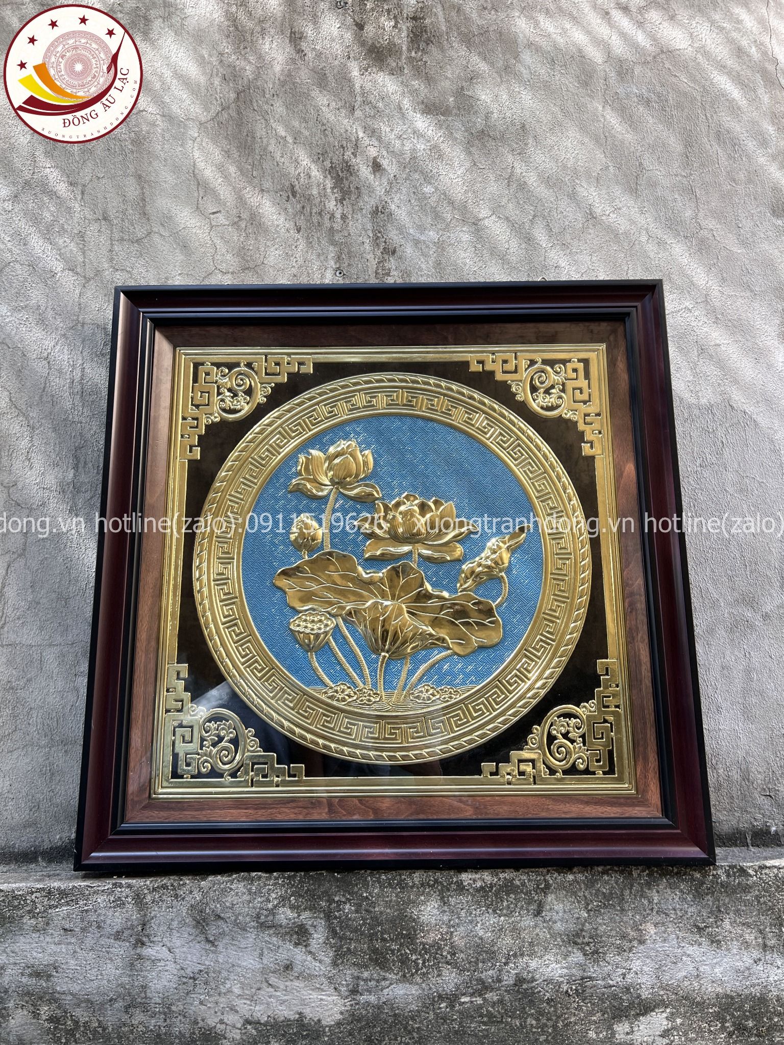 tranh qua tang hoa sen dong vang kich thuoc 68x68cm mau 1 xuong tranh dong