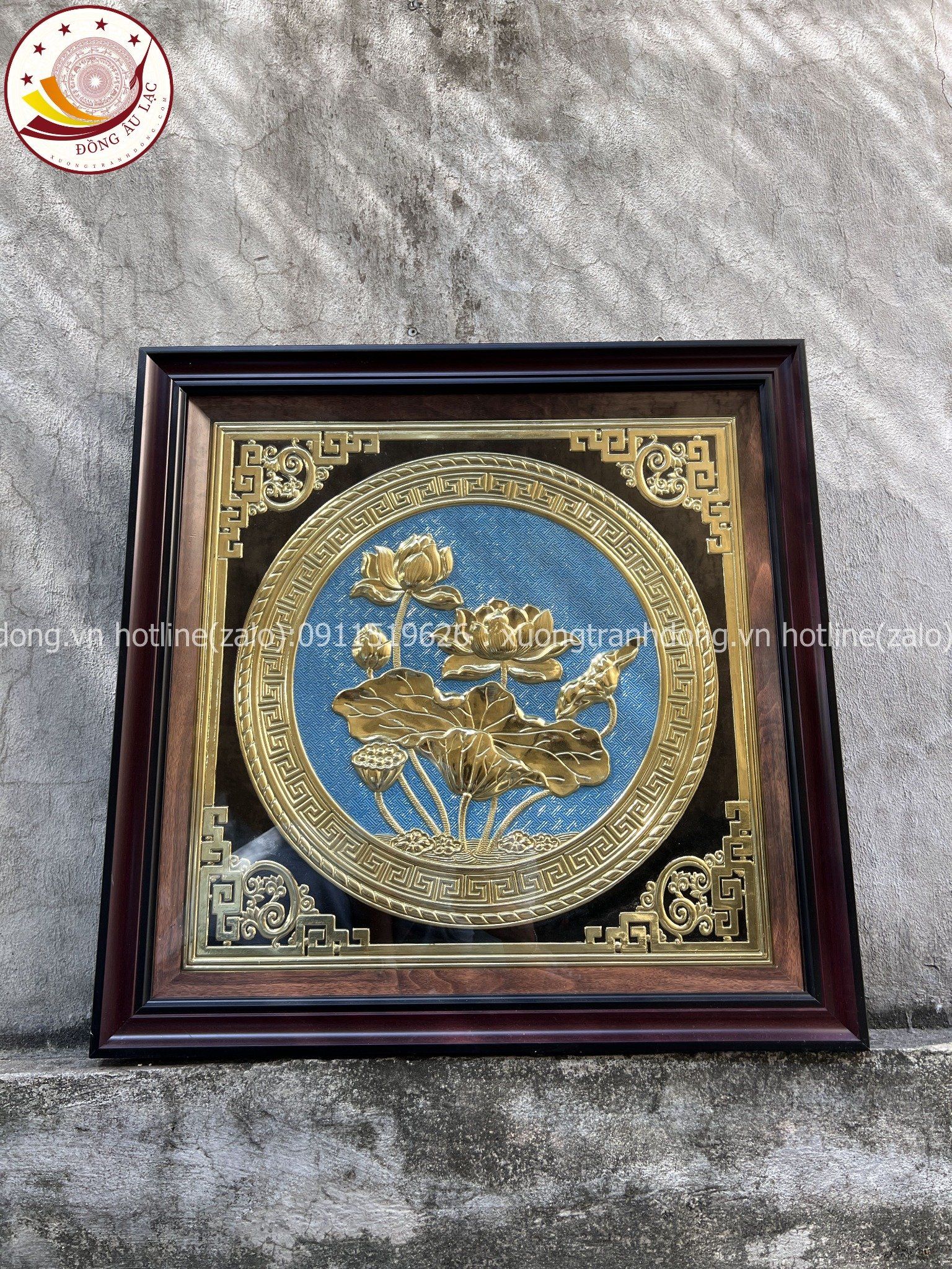 tranh qua tang hoa sen dong vang kich thuoc 68x68cm mau 1 xuong tranh dong