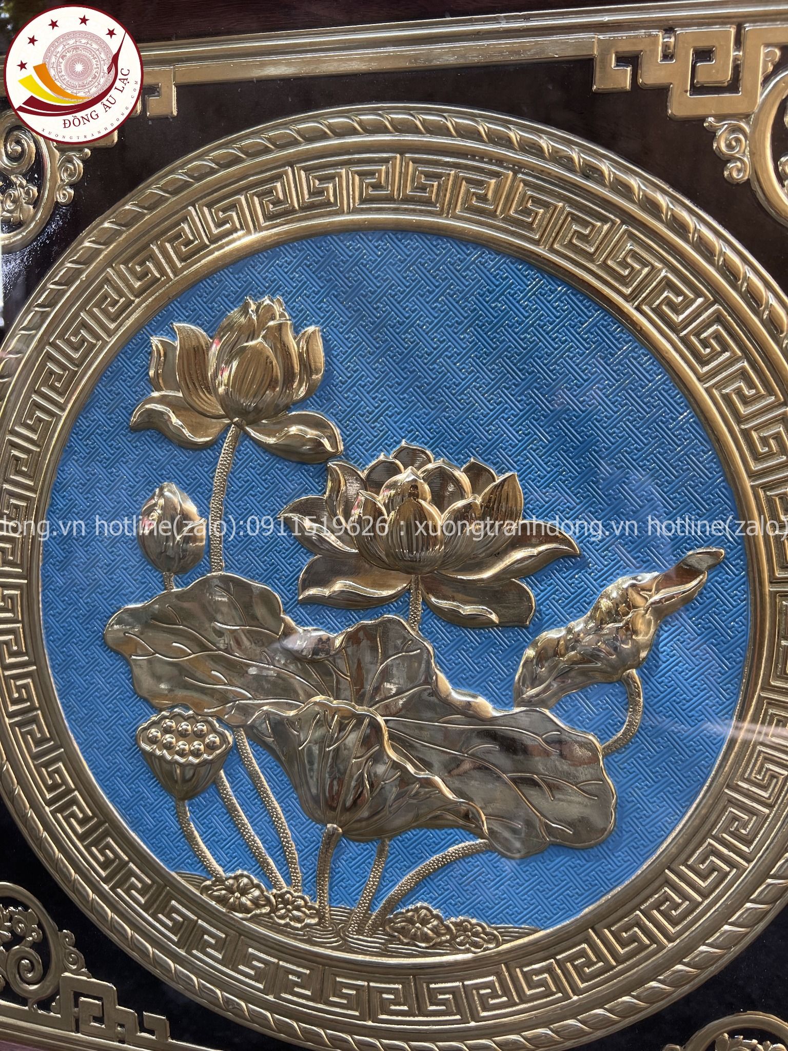 tranh qua tang hoa sen dong vang kich thuoc 68x68cm mau 1 xuong tranh dong
