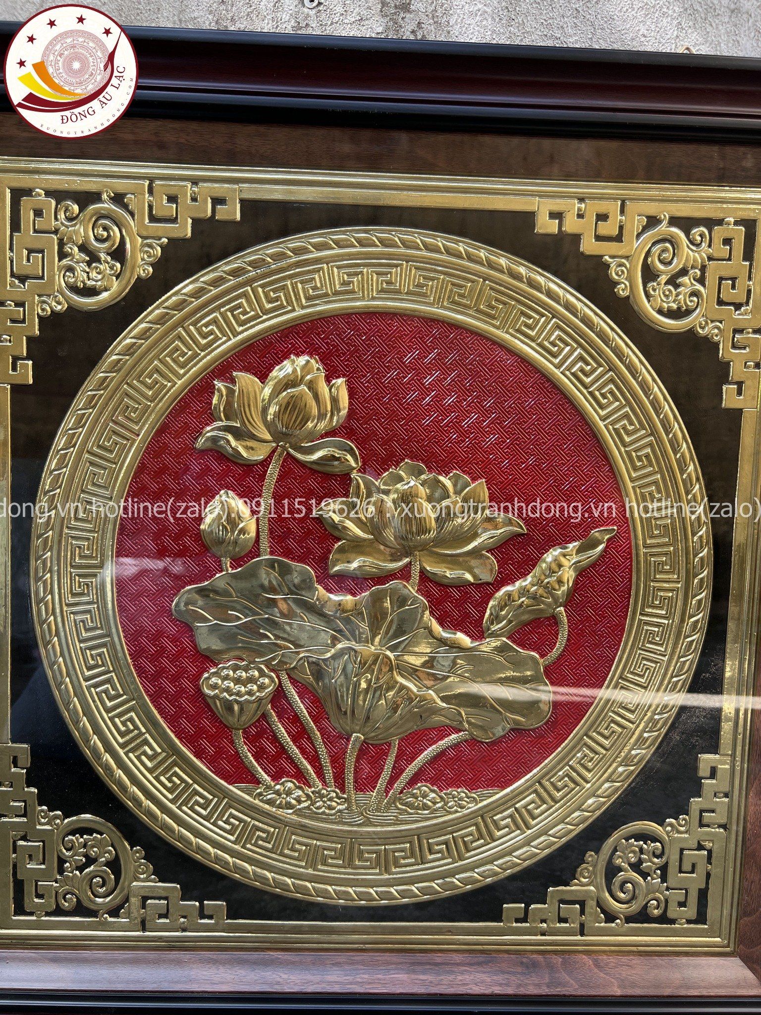 tranh qua tang hoa sen dong vang kich thuoc 68x68cm mau 3 xuong tranh dong