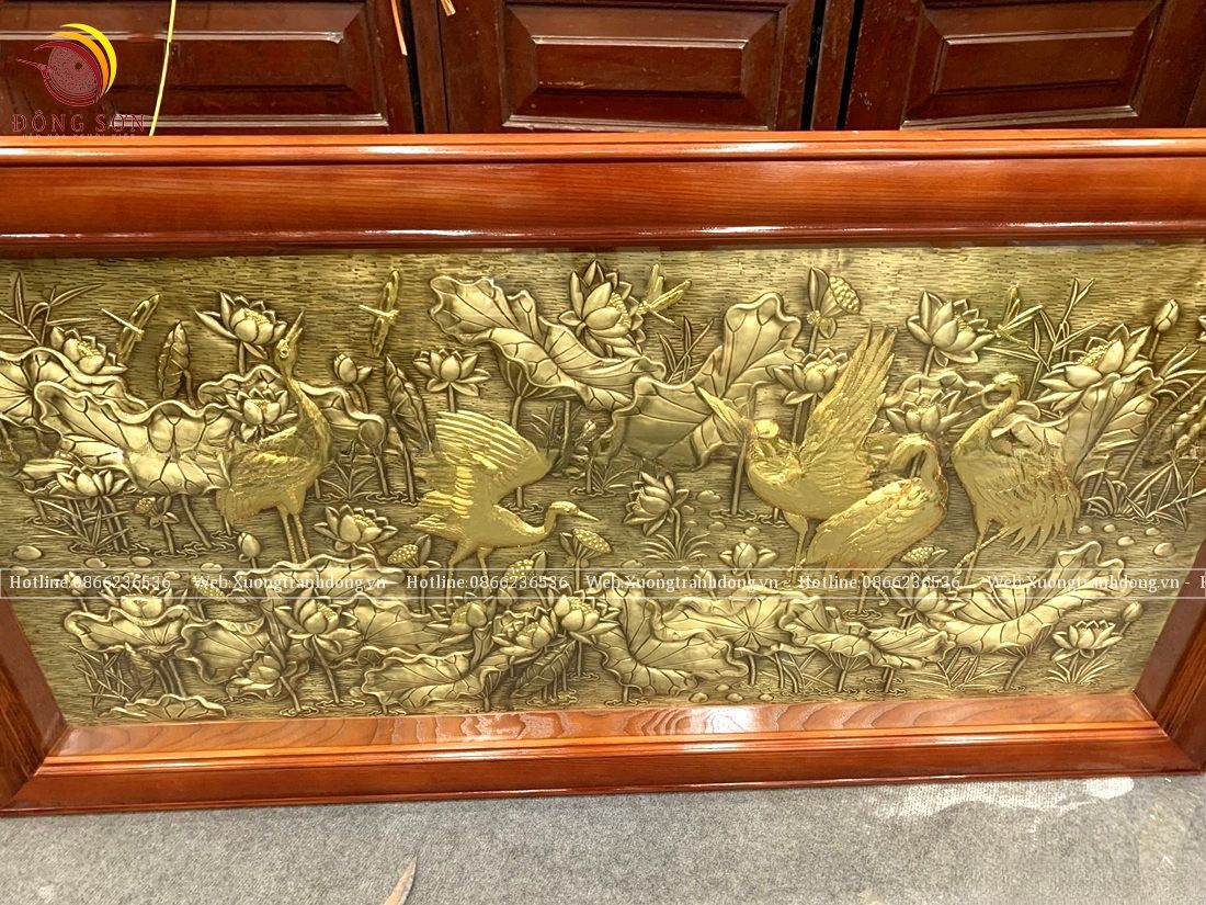 tranh sen hac bang dong vang kich thuoc 107x197cm nen xuoc gia co