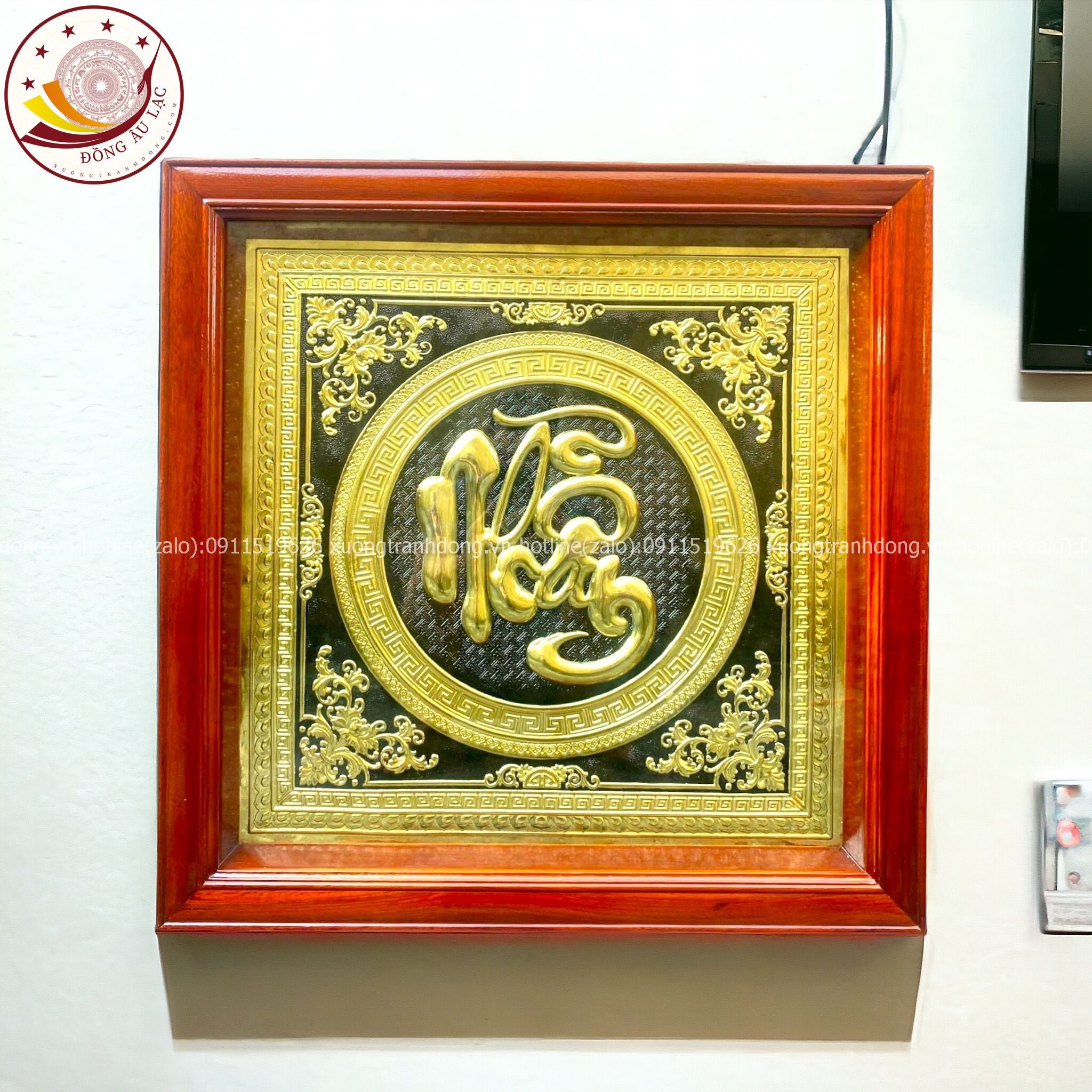 tranh qua tang chu nhan bang dong vang kich thuoc 68x68cm xuong tranh dong