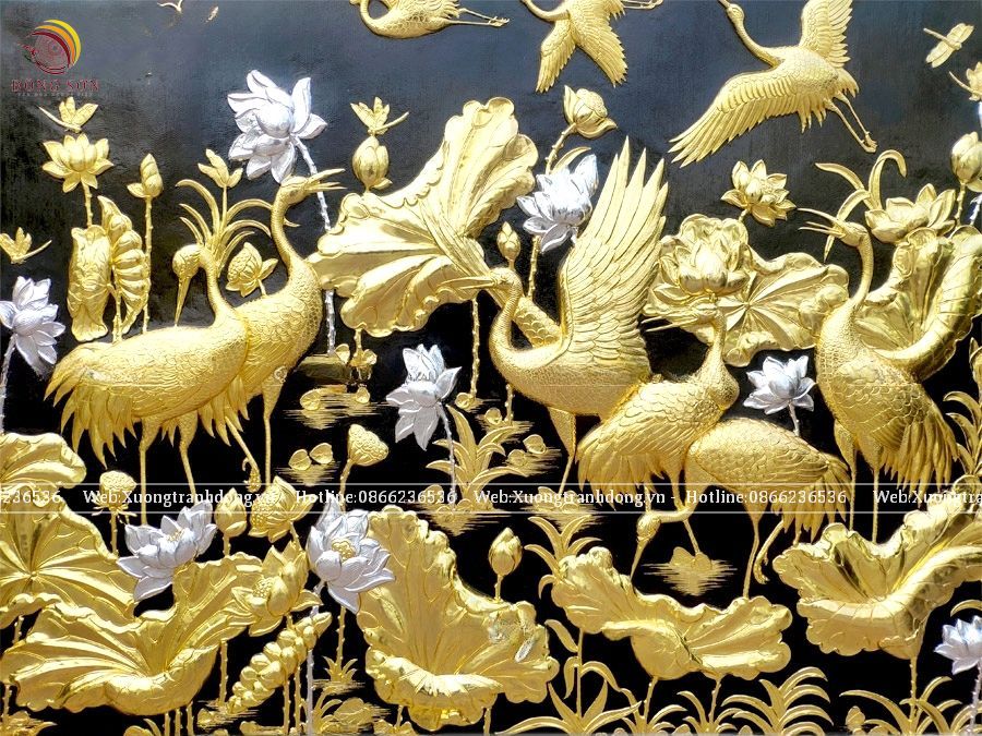 tranh sen hac bang dong vang kich thuoc 155x217cm nen den dat vang bac khung dong lien