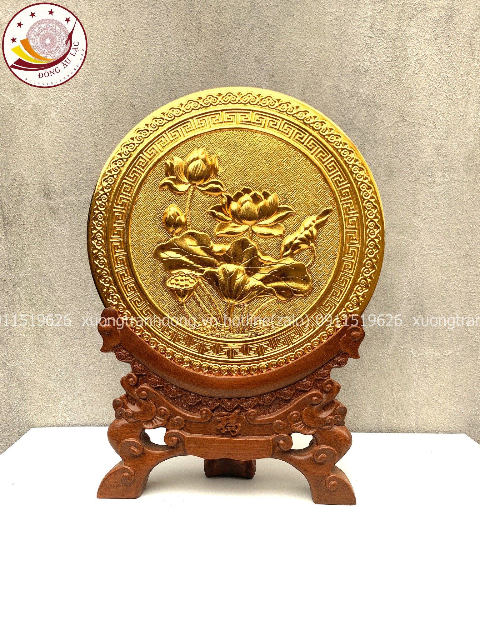 tranh qua tang hoa sen dong vang ma vang 24k de ban duong kinh 30cm xuong tranh dong