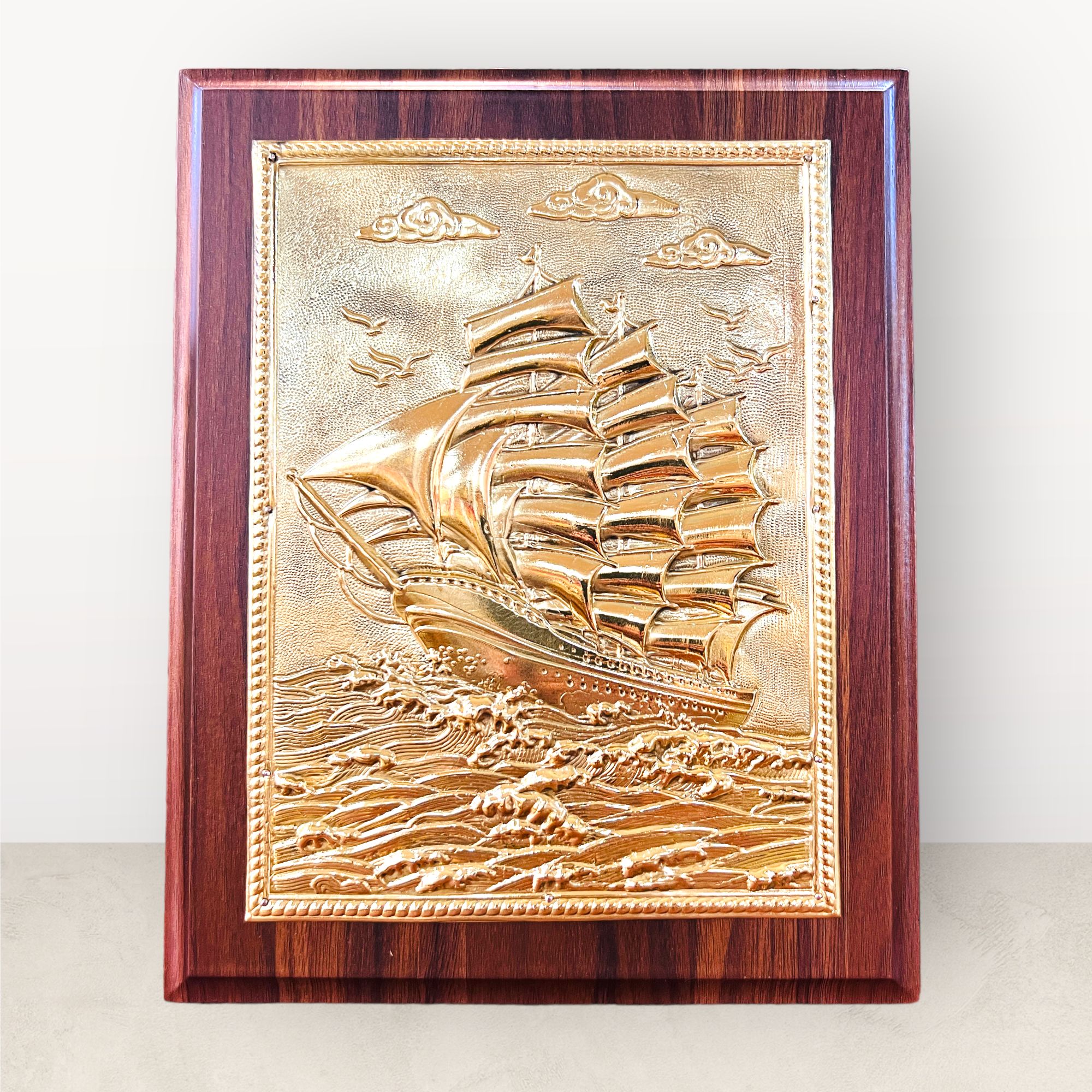 tranh qua tang thuan buom xuoi gio dong vang kich thuoc 20x25cm xuong tranh dong