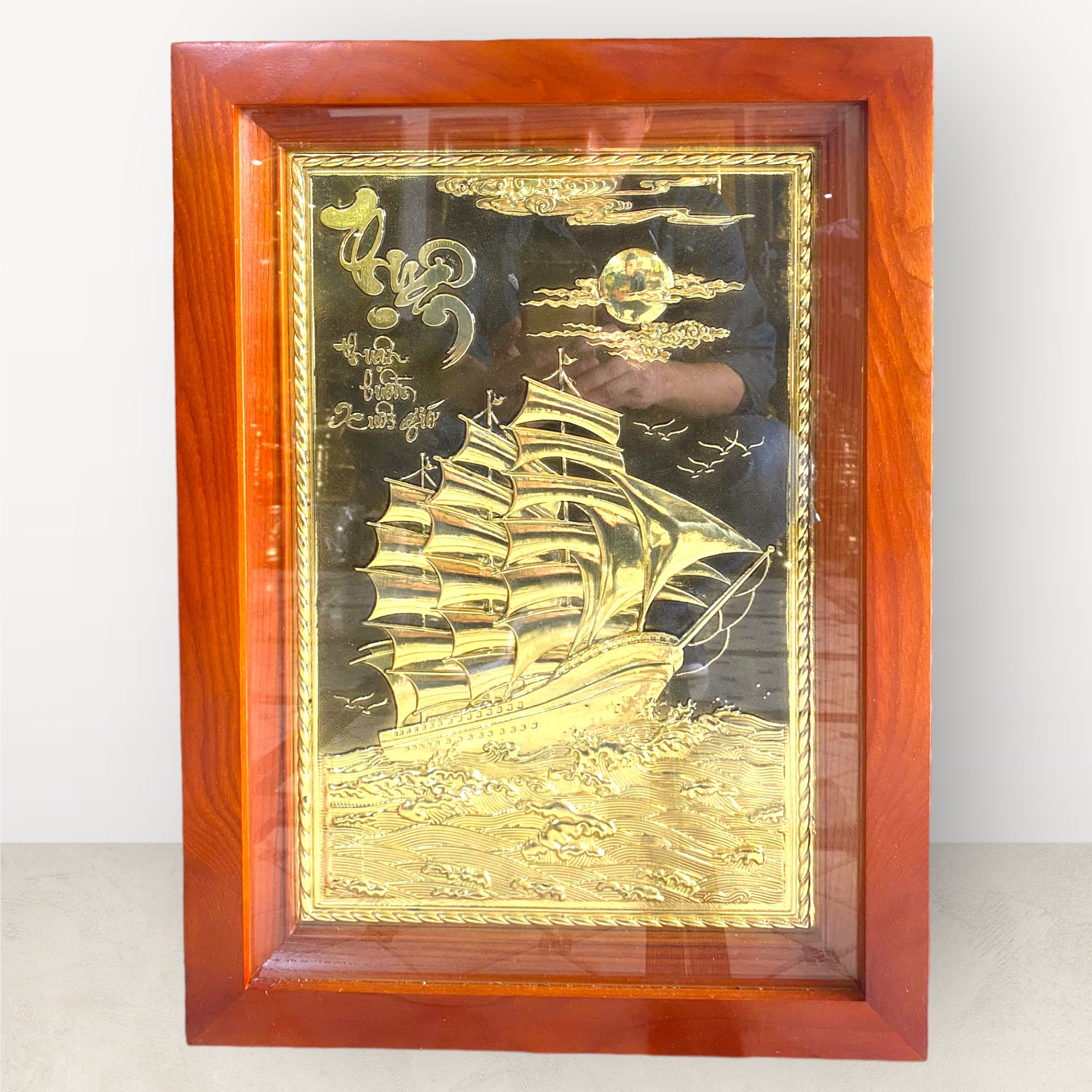 tranh qua tang thuan buom xuoi gio dong vang kich thuoc 38x54cm mau 2 xuong tranh dong