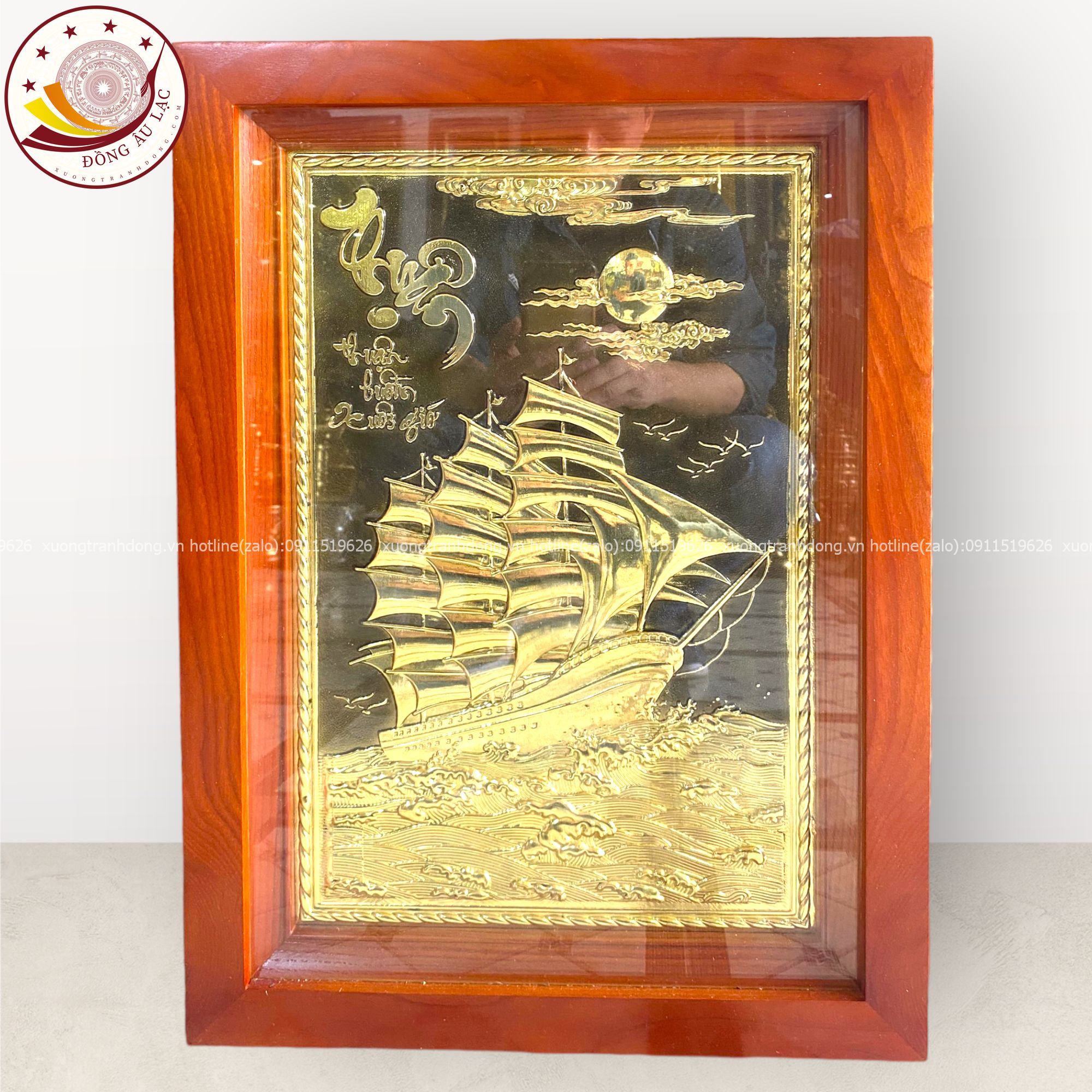 tranh qua tang thuan buom xuoi gio dong vang kich thuoc 38x54cm mau 2 xuong tranh dong